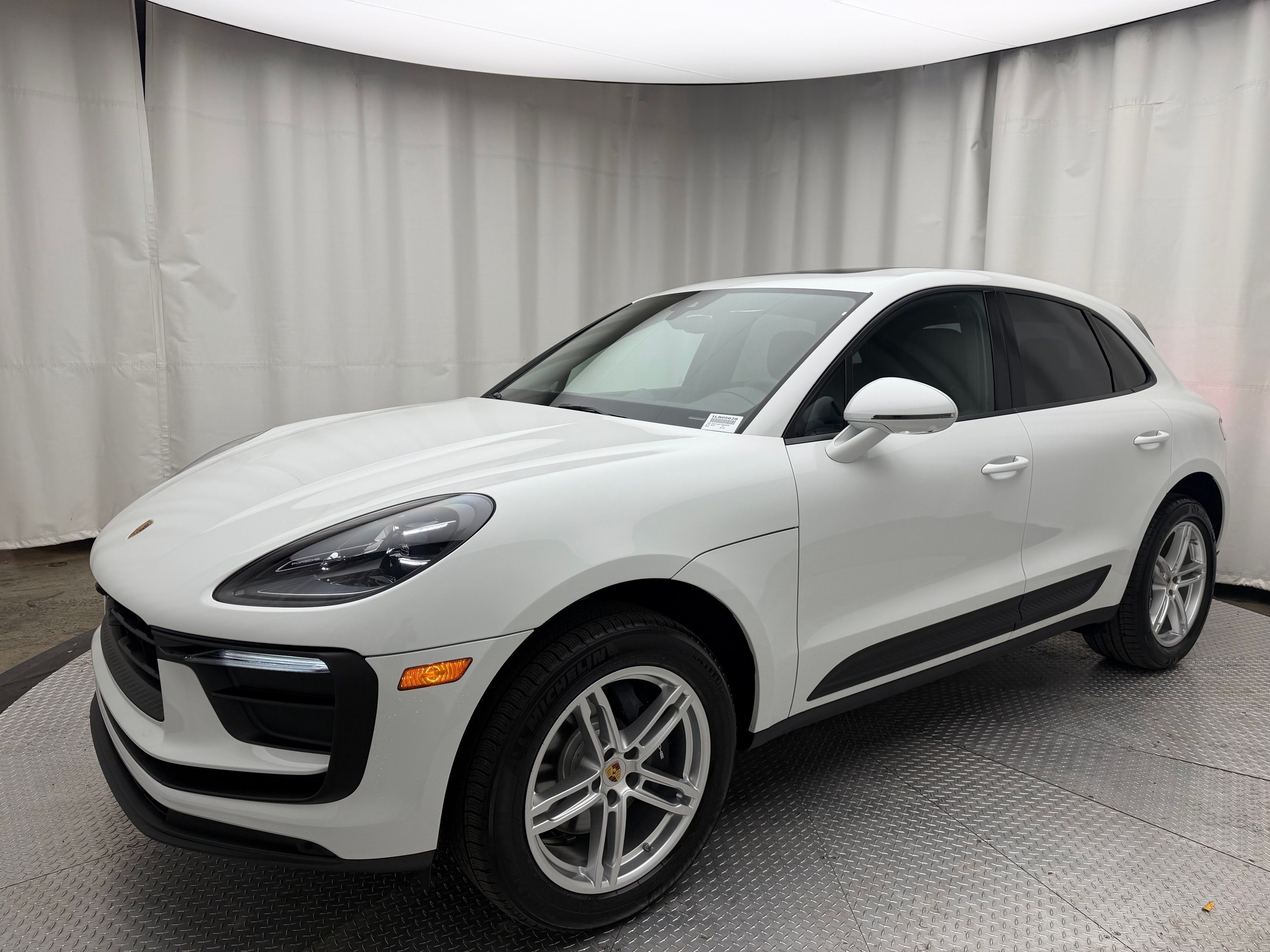 Thumbnail: 2026 Porsche Macan - 1