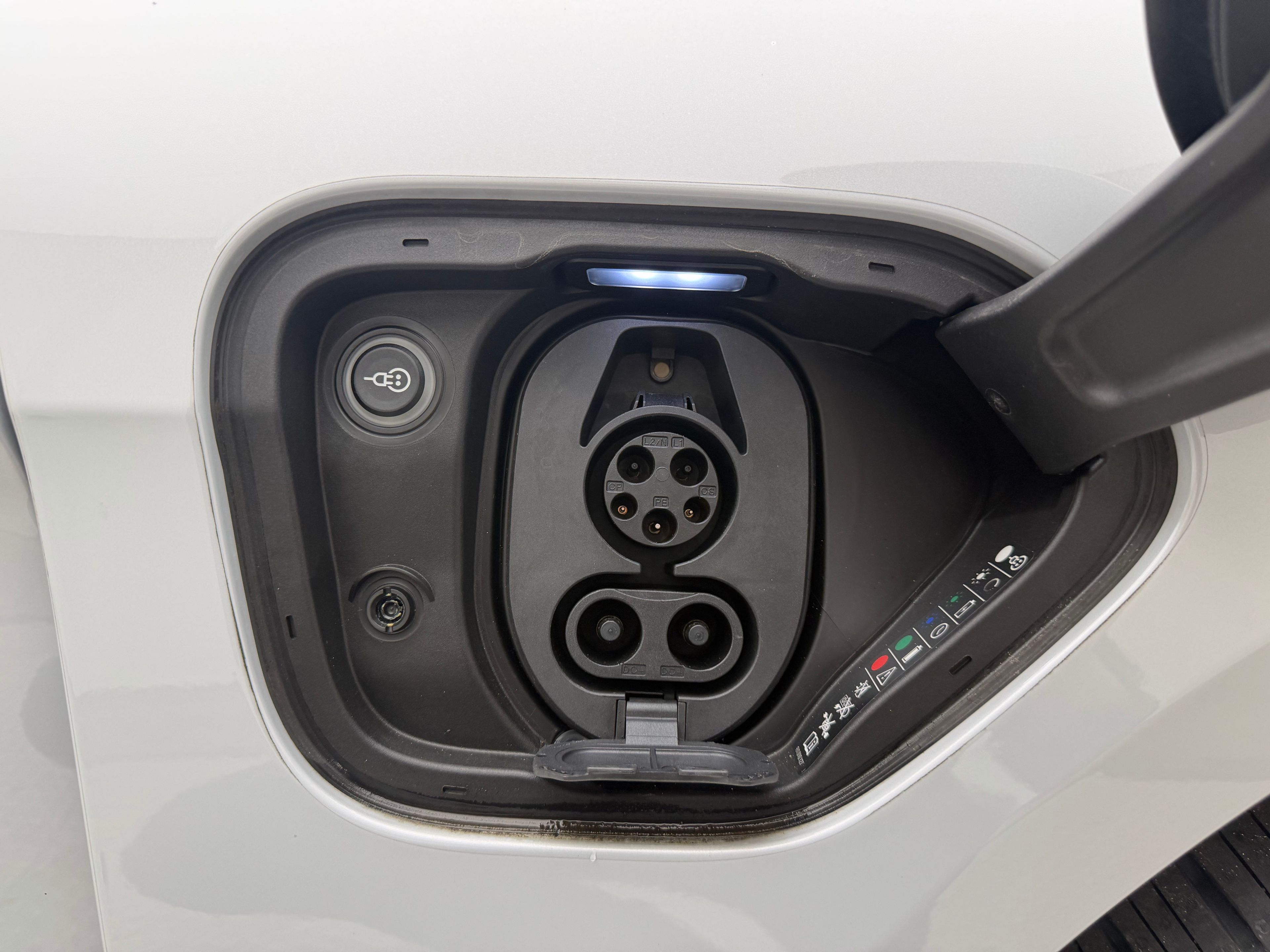 Thumbnail: 2022 Porsche Taycan - 15