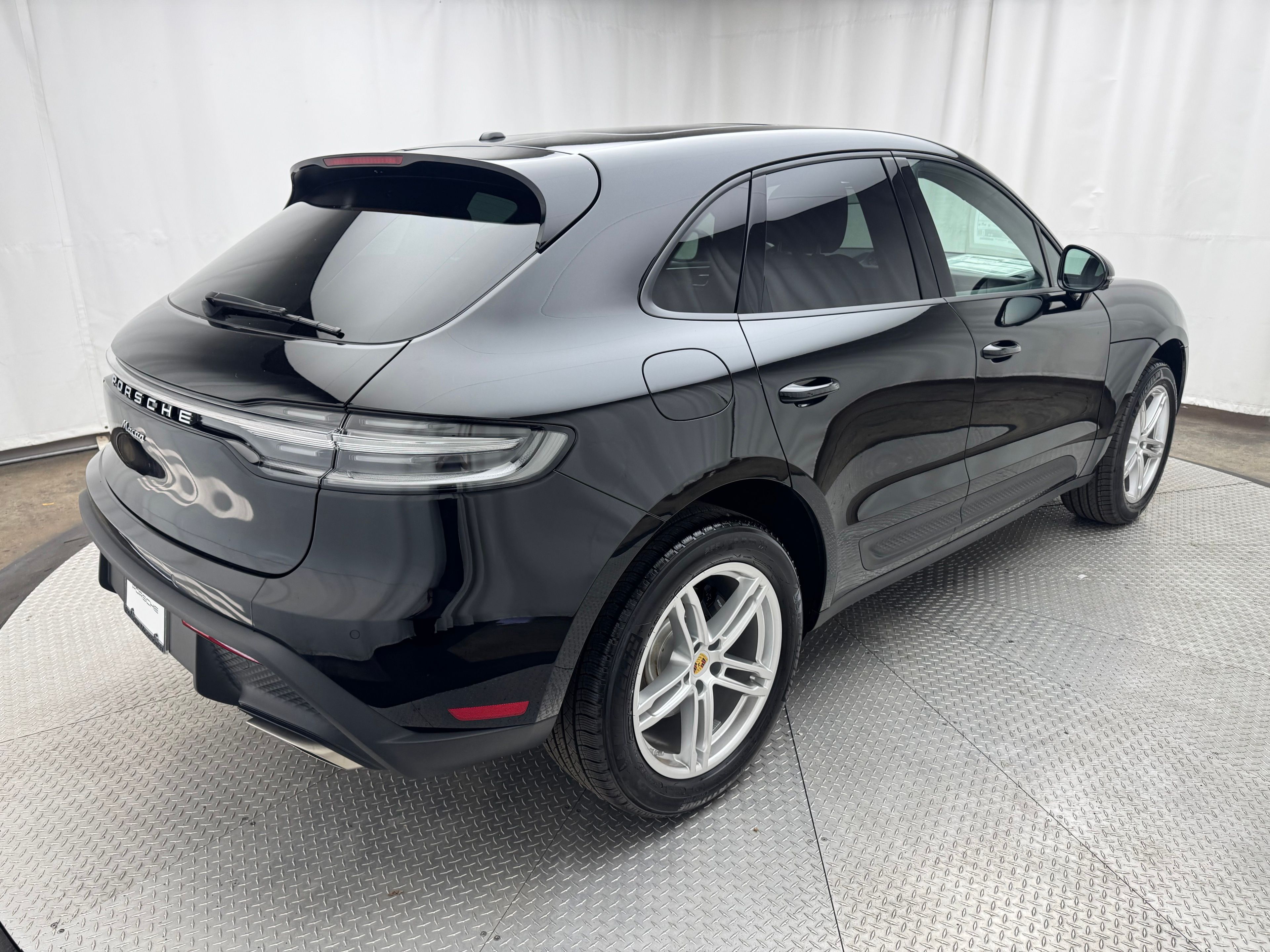 Thumbnail: 2026 Porsche Macan - 3