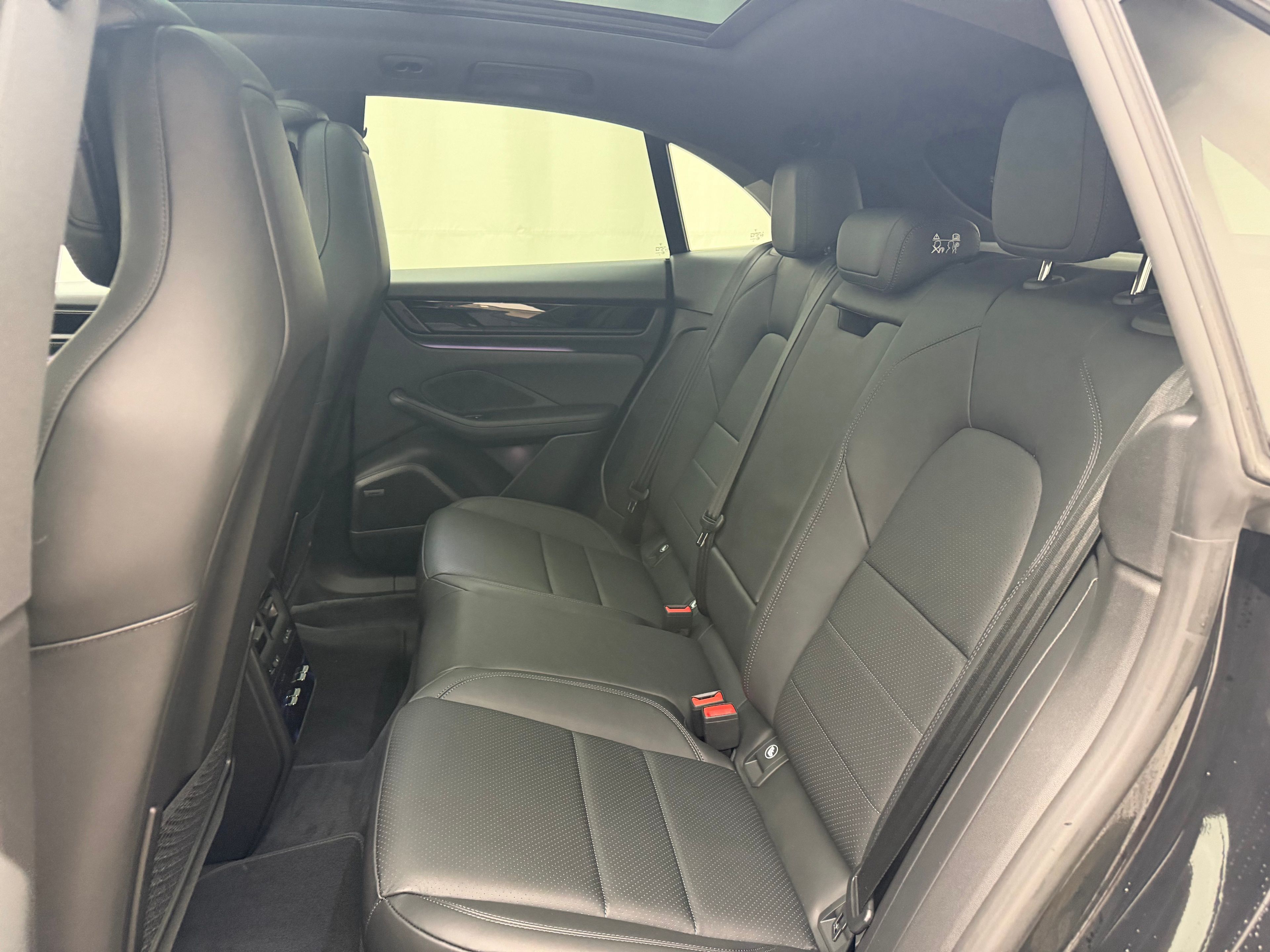 Thumbnail: 2026 Porsche Macan - 29