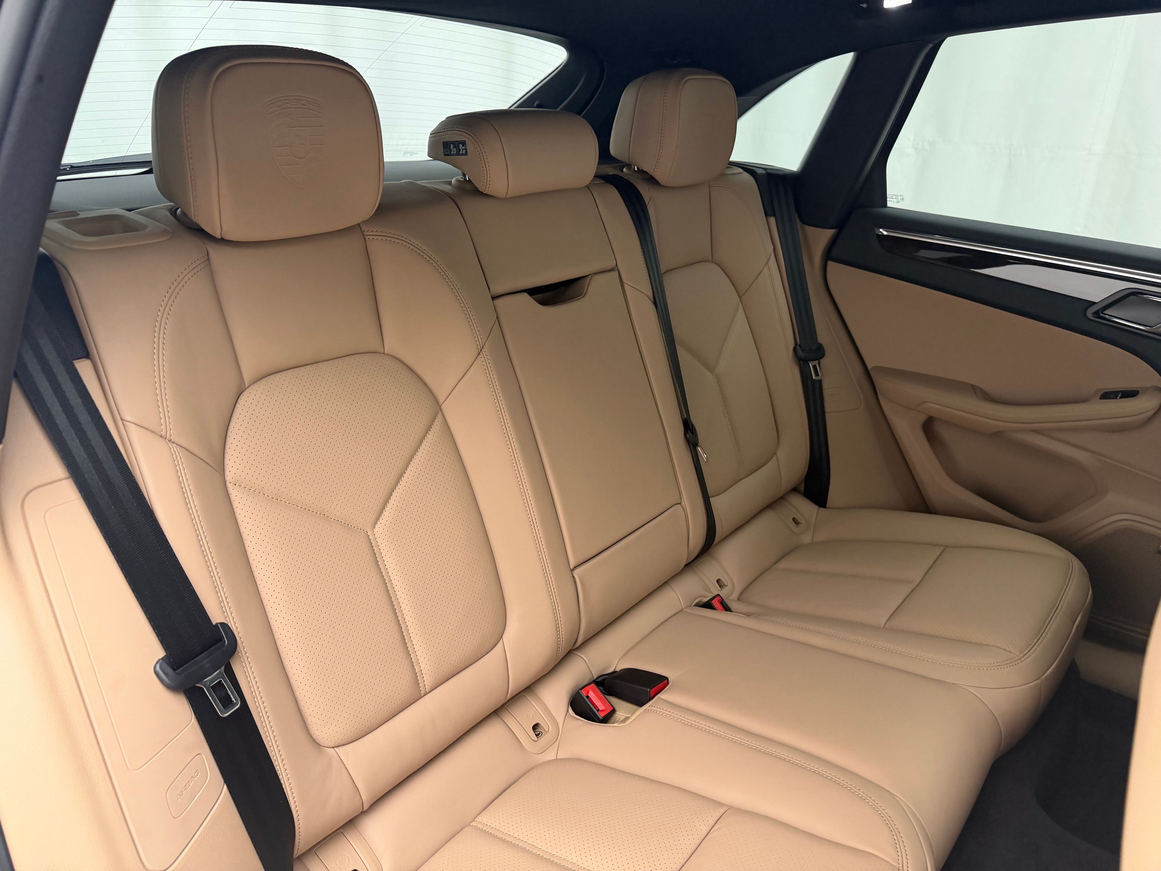 Thumbnail: 2026 Porsche Macan - 23