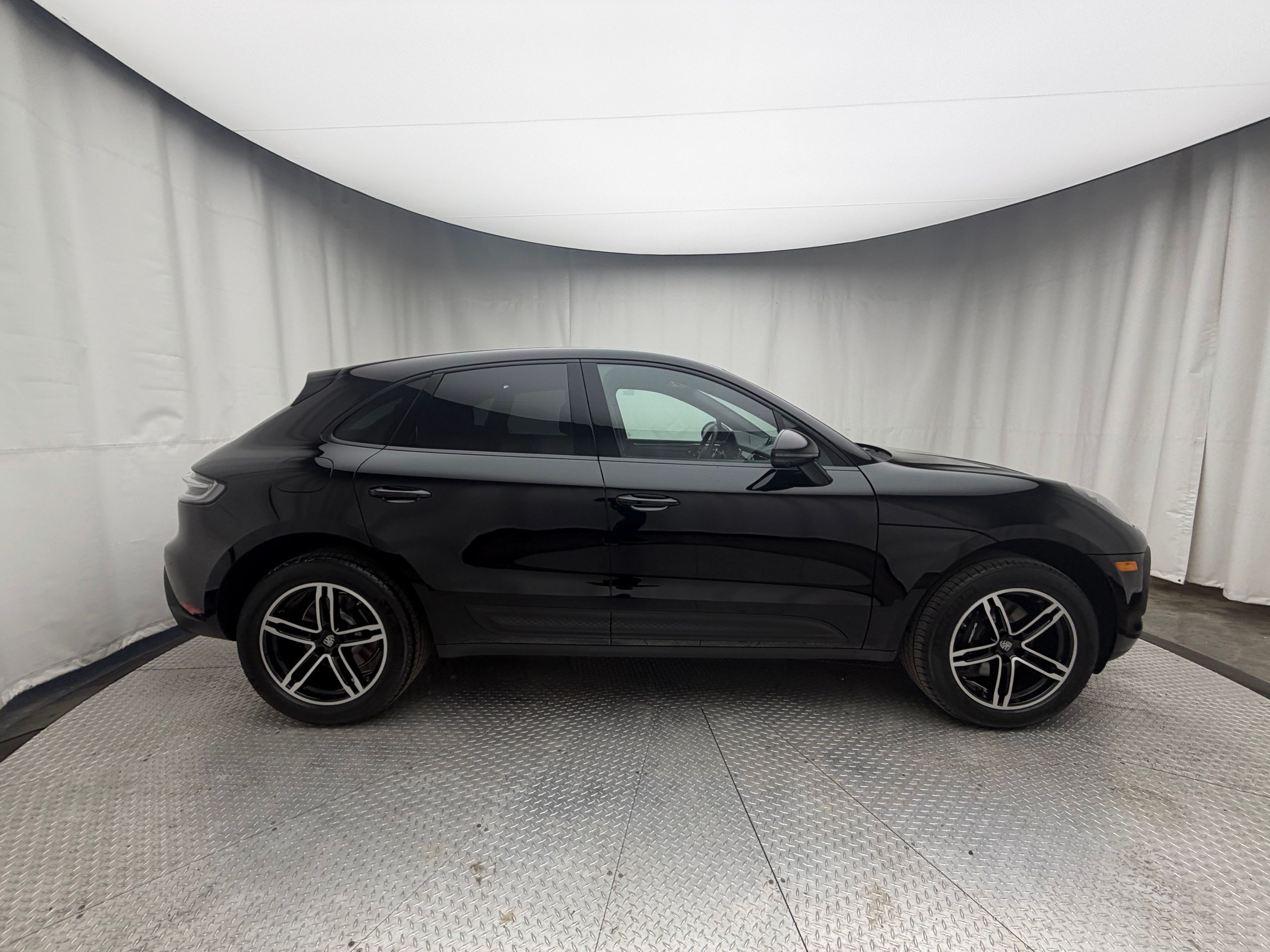 Thumbnail: 2026 Porsche Macan - 14