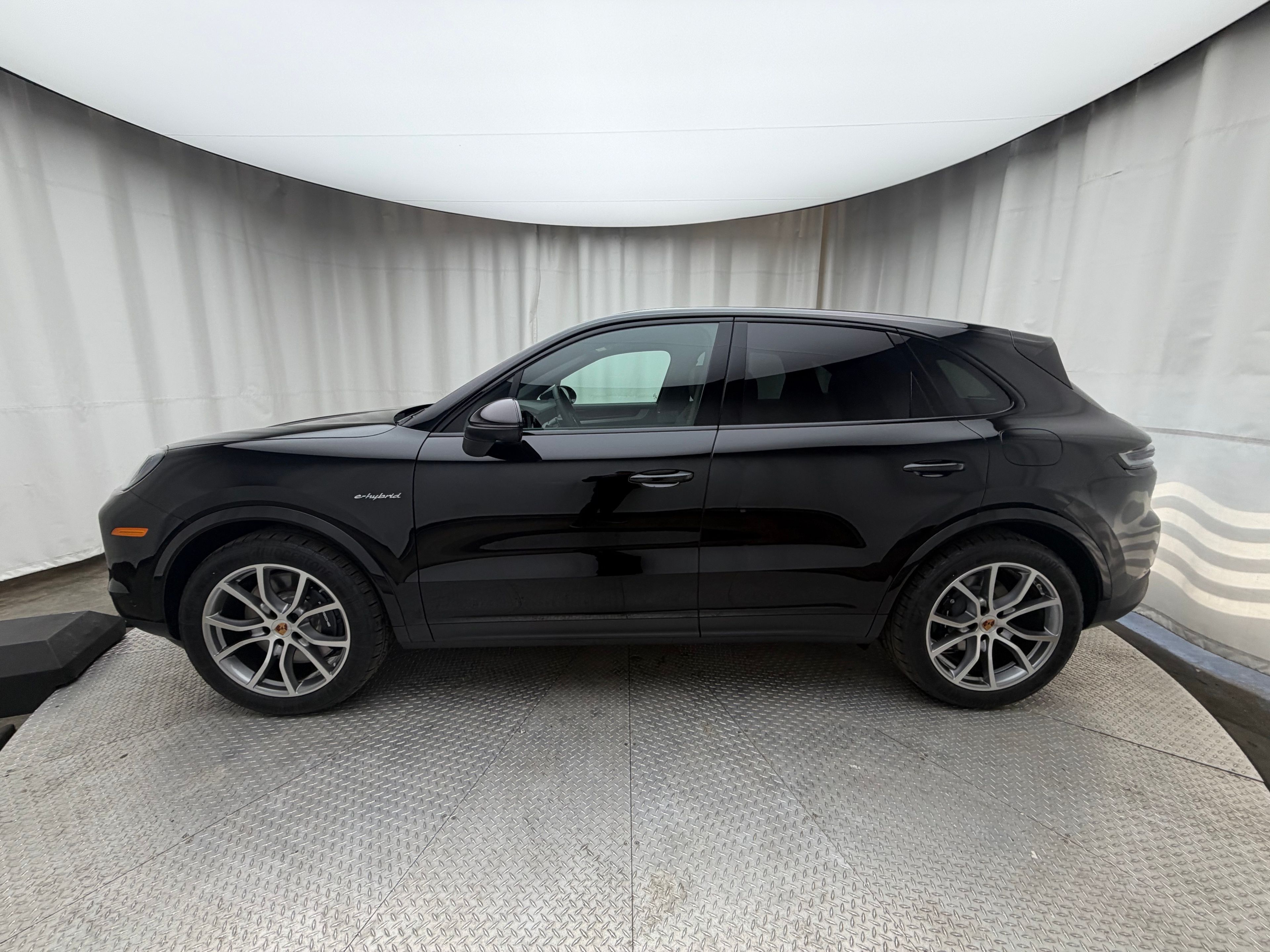 Thumbnail: 2026 Porsche Cayenne - 2