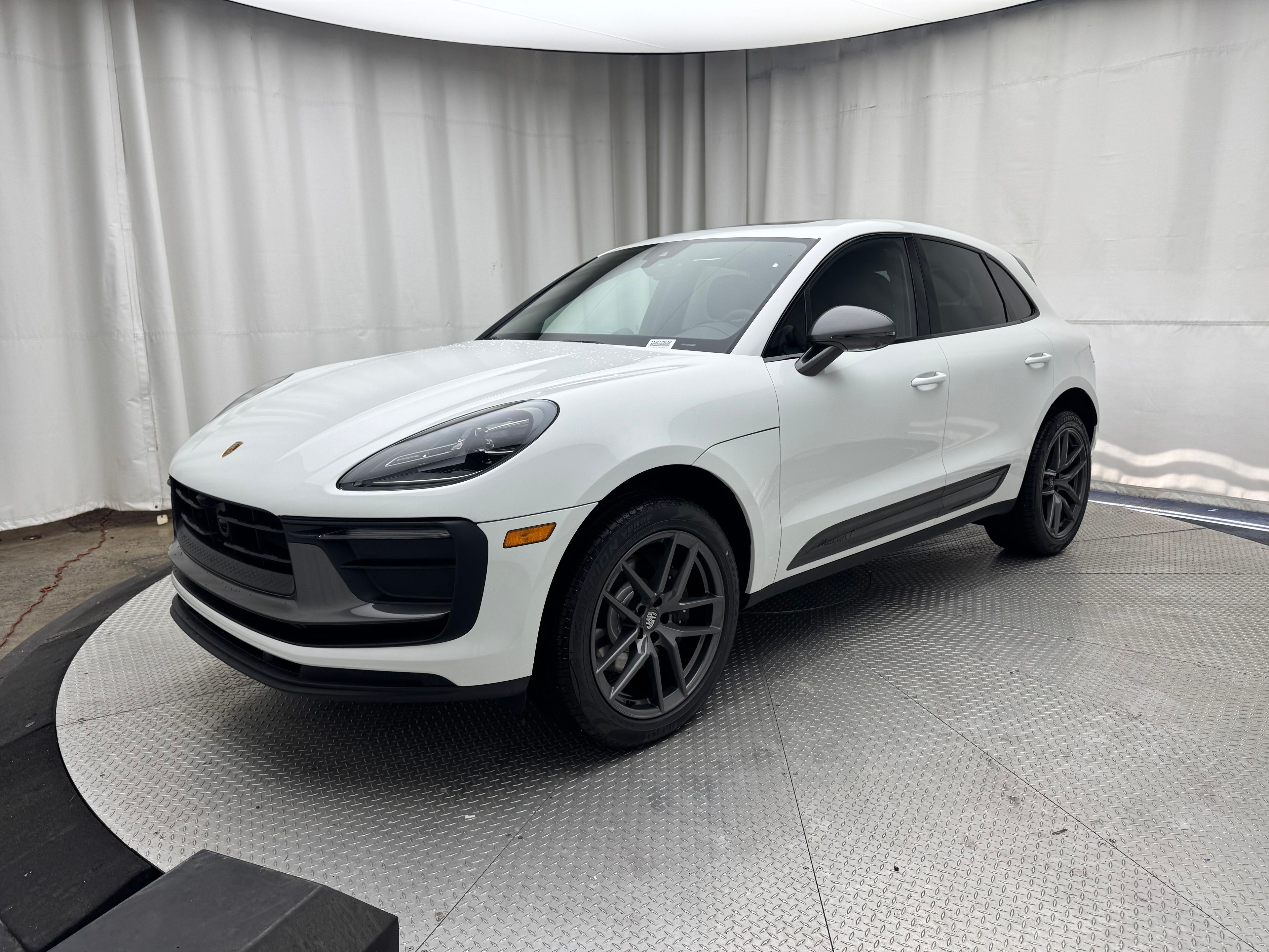 Thumbnail: 2026 Porsche Macan - 1