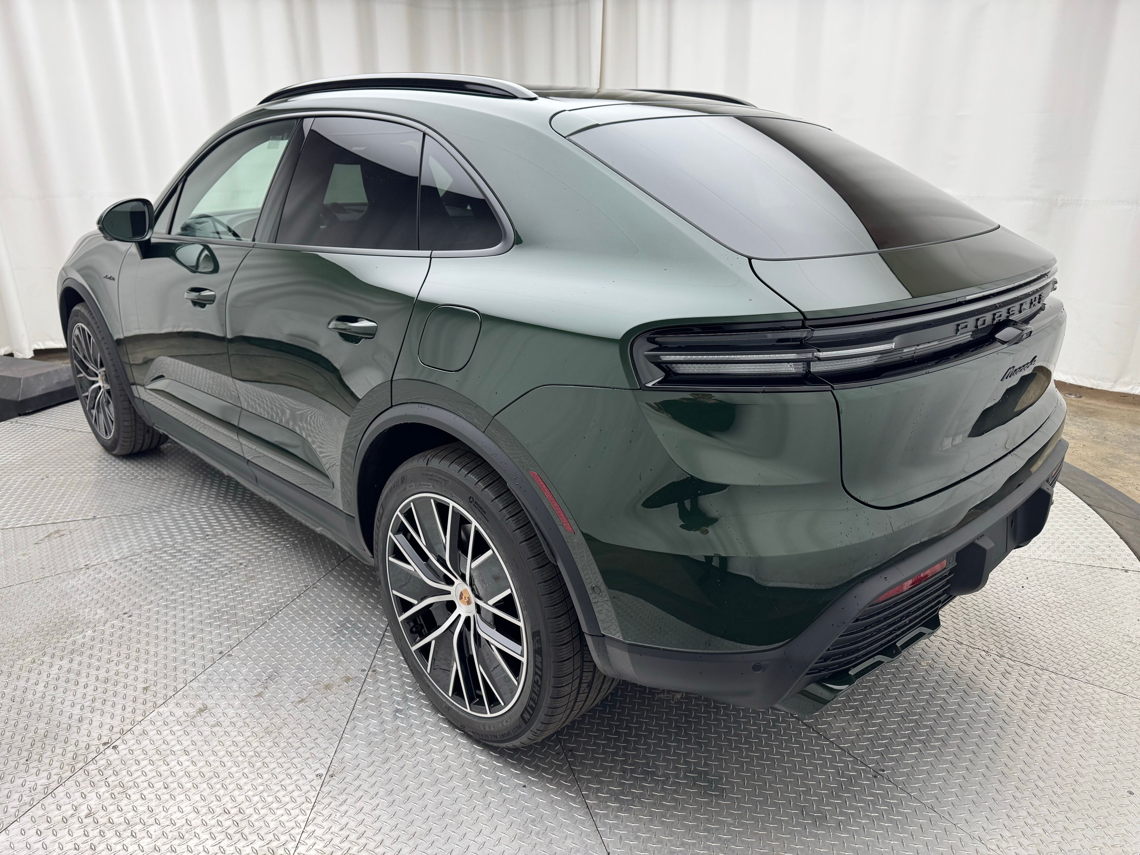 Thumbnail: 2026 Porsche Macan - 3