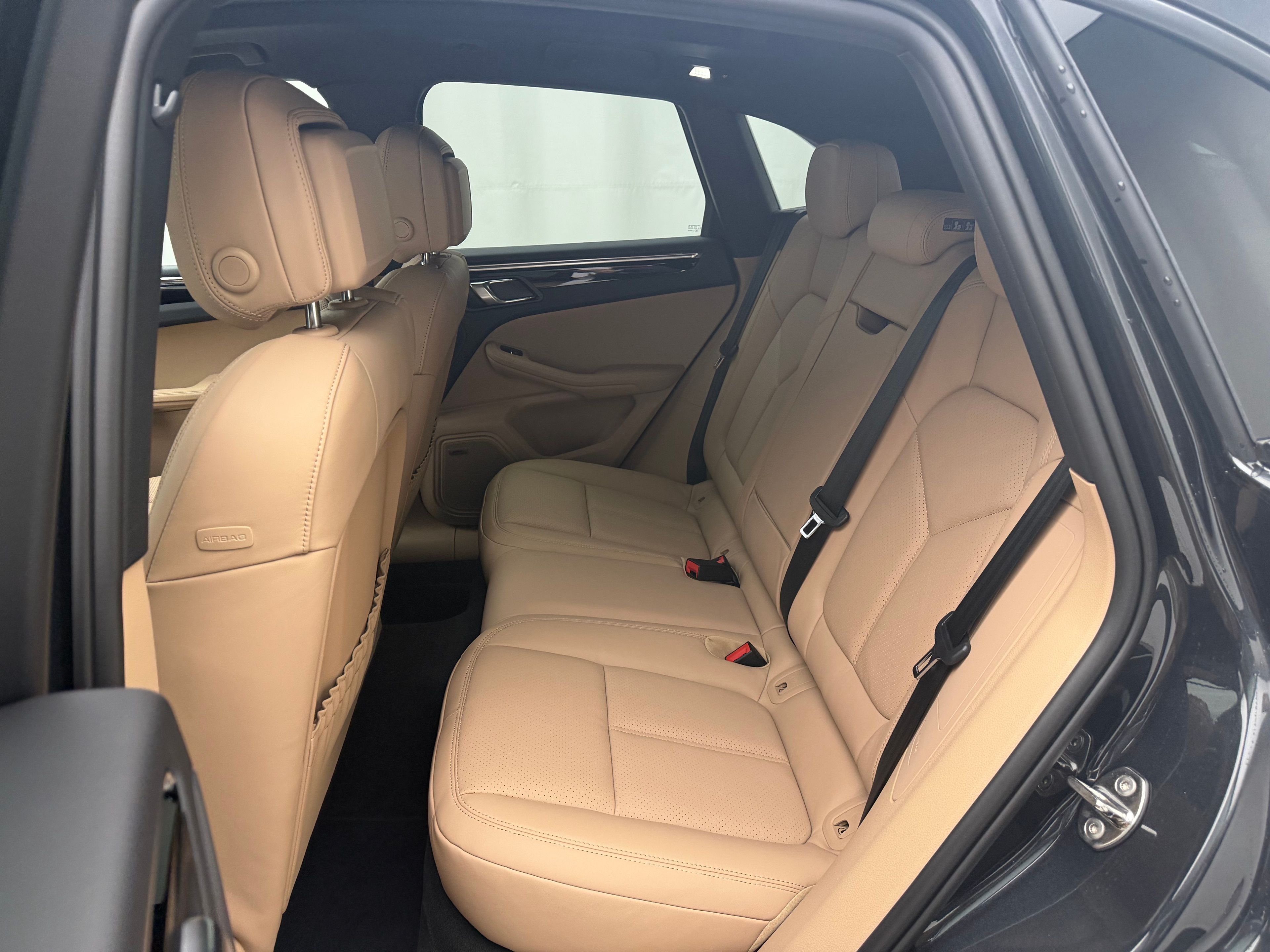 Thumbnail: 2026 Porsche Macan - 26