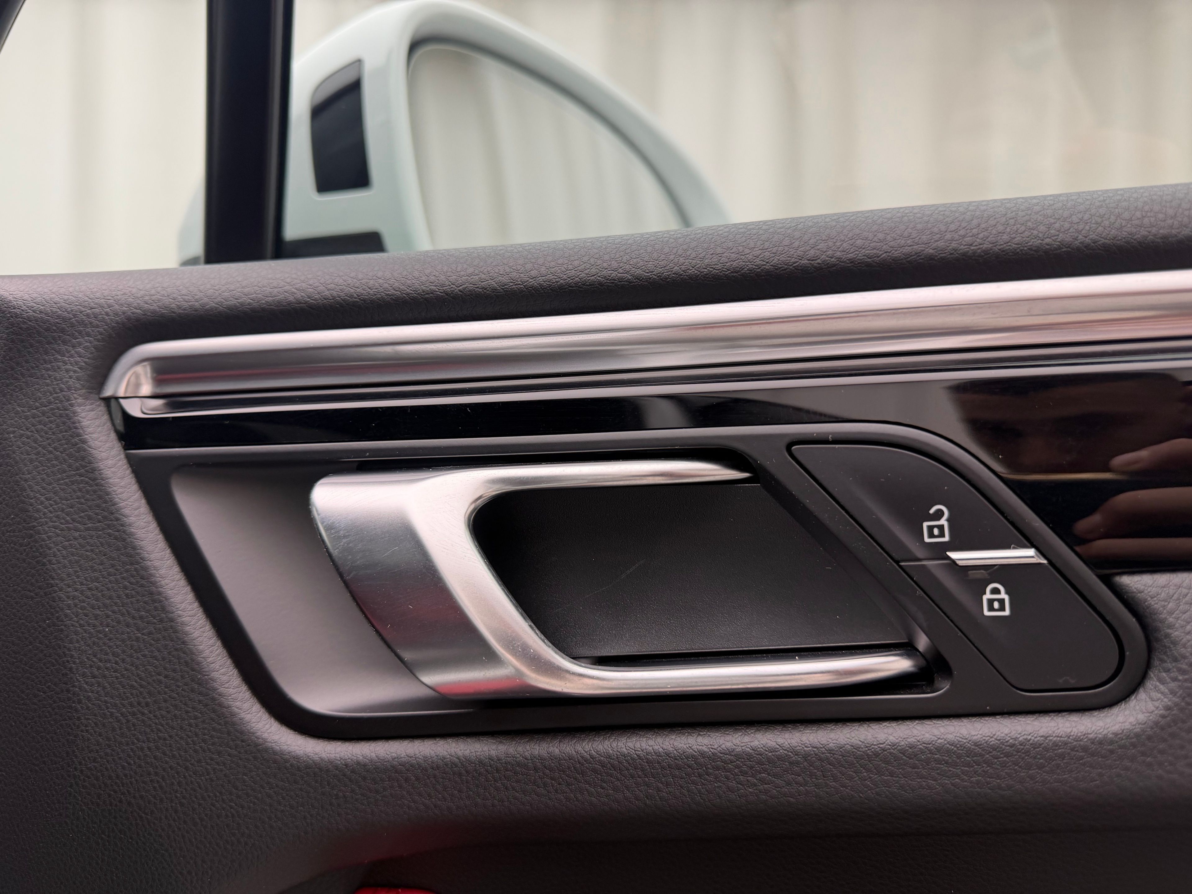 Thumbnail: 2020 Porsche Macan - 20