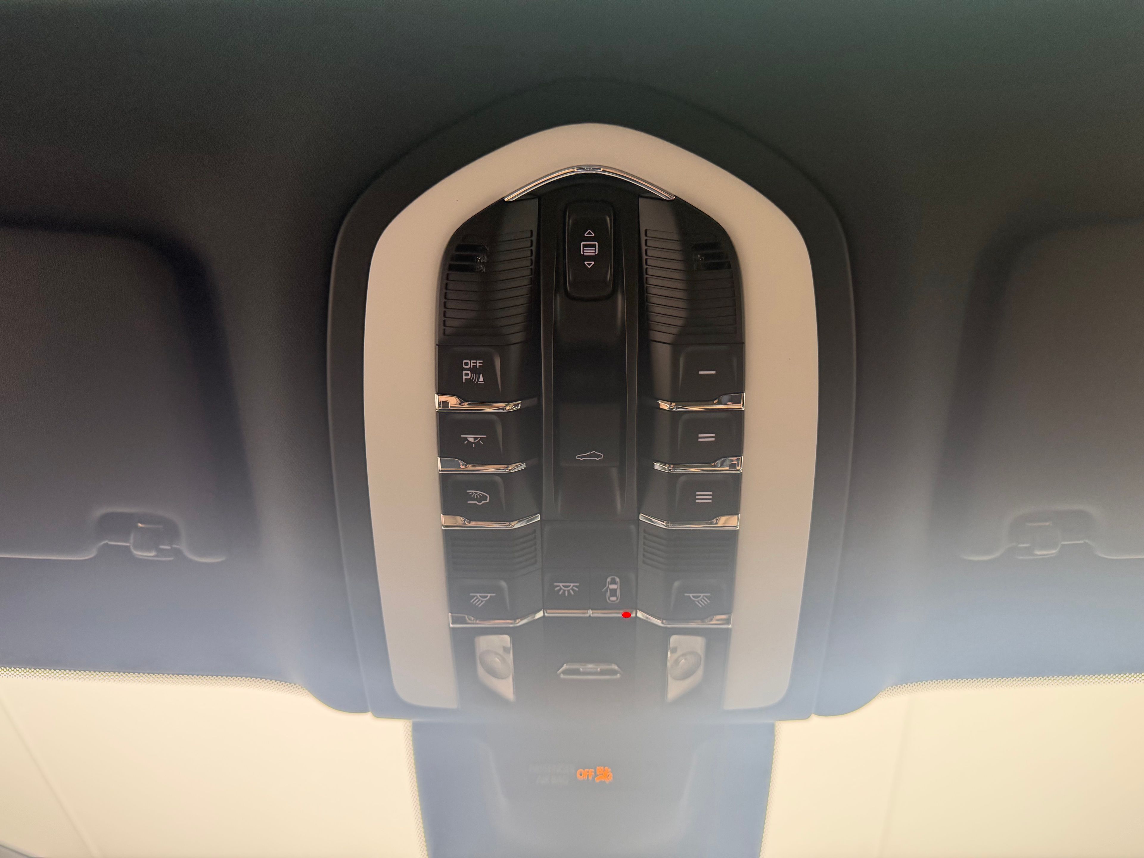 Thumbnail: 2026 Porsche Macan - 29