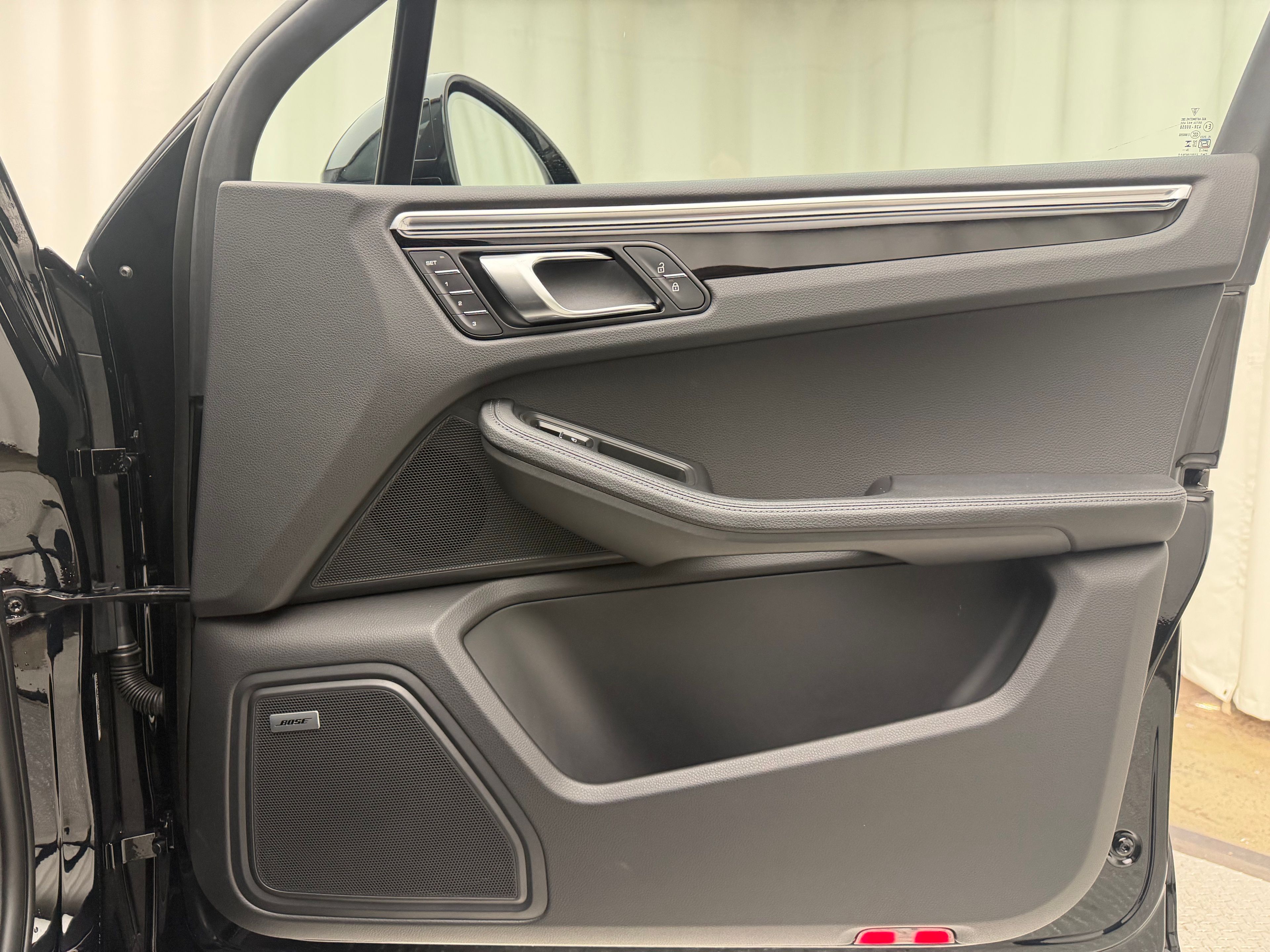 Thumbnail: 2025 Porsche Macan - 16