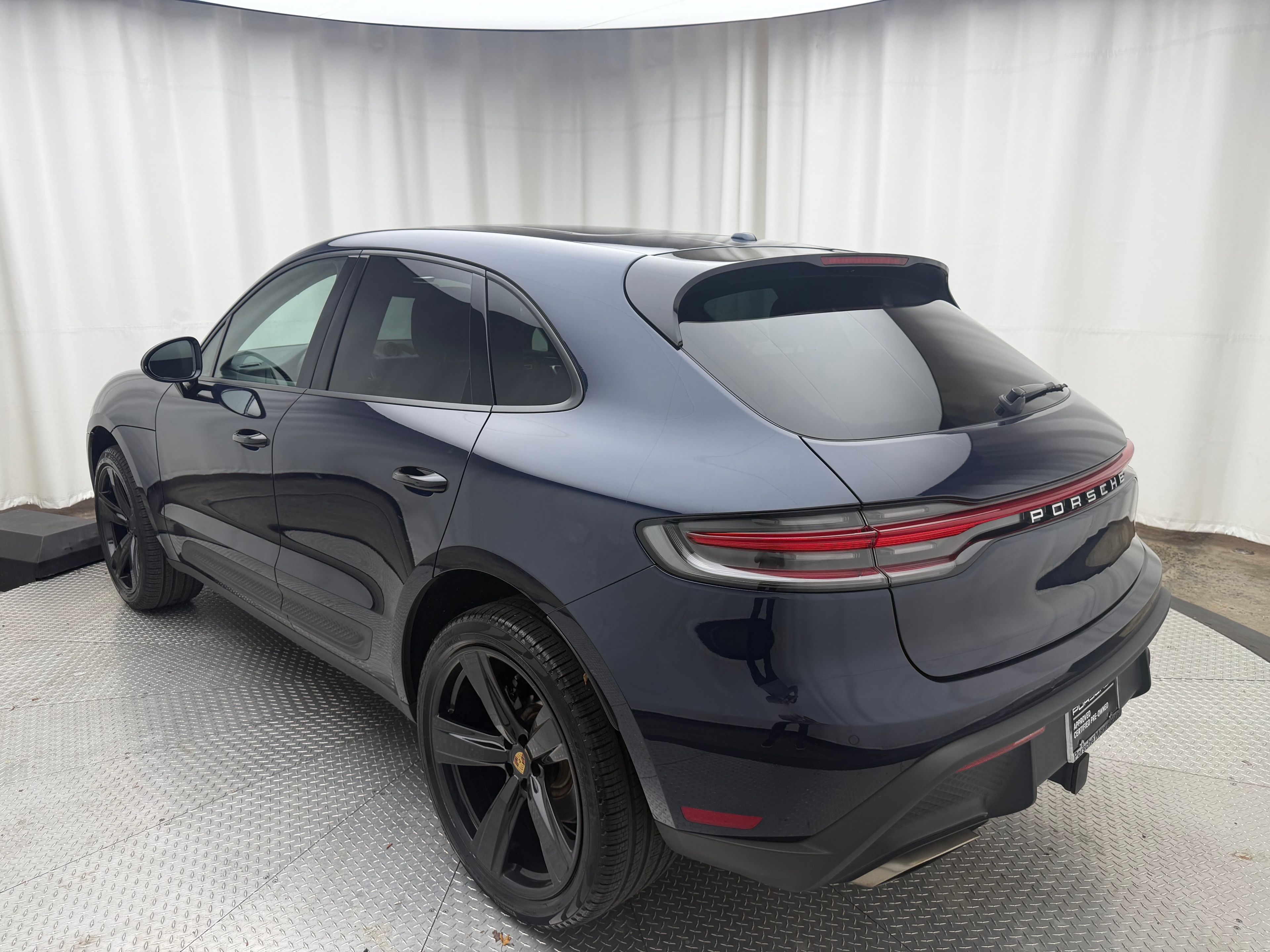 Thumbnail: 2022 Porsche Macan - 3
