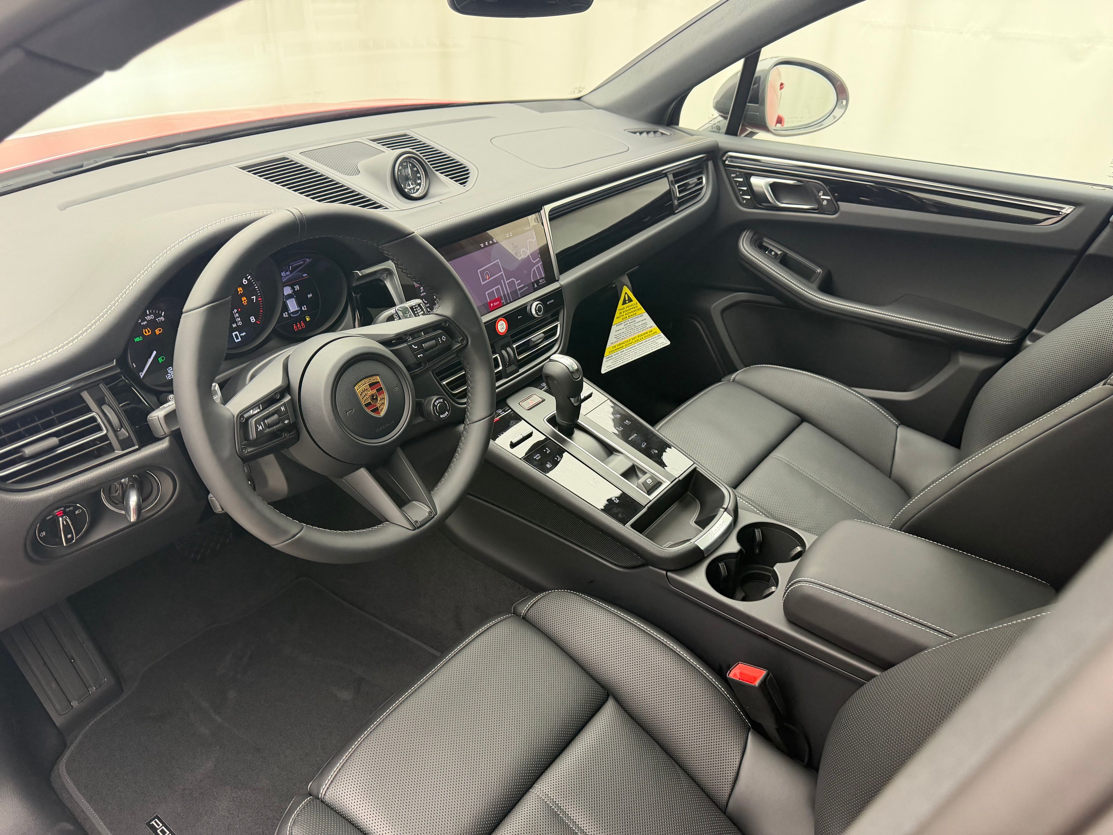 Thumbnail: 2026 Porsche Macan - 4