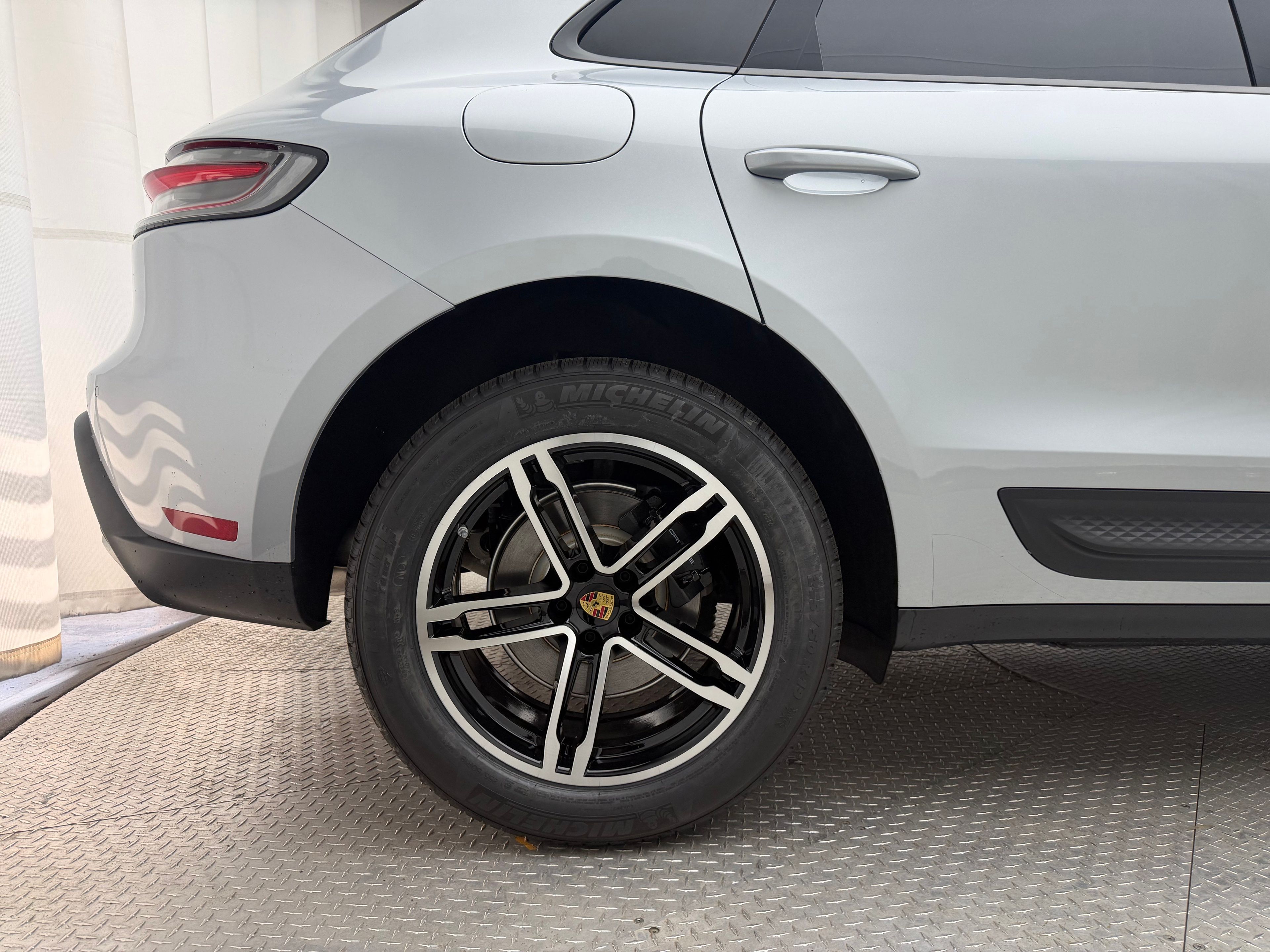 Thumbnail: 2026 Porsche Macan - 10