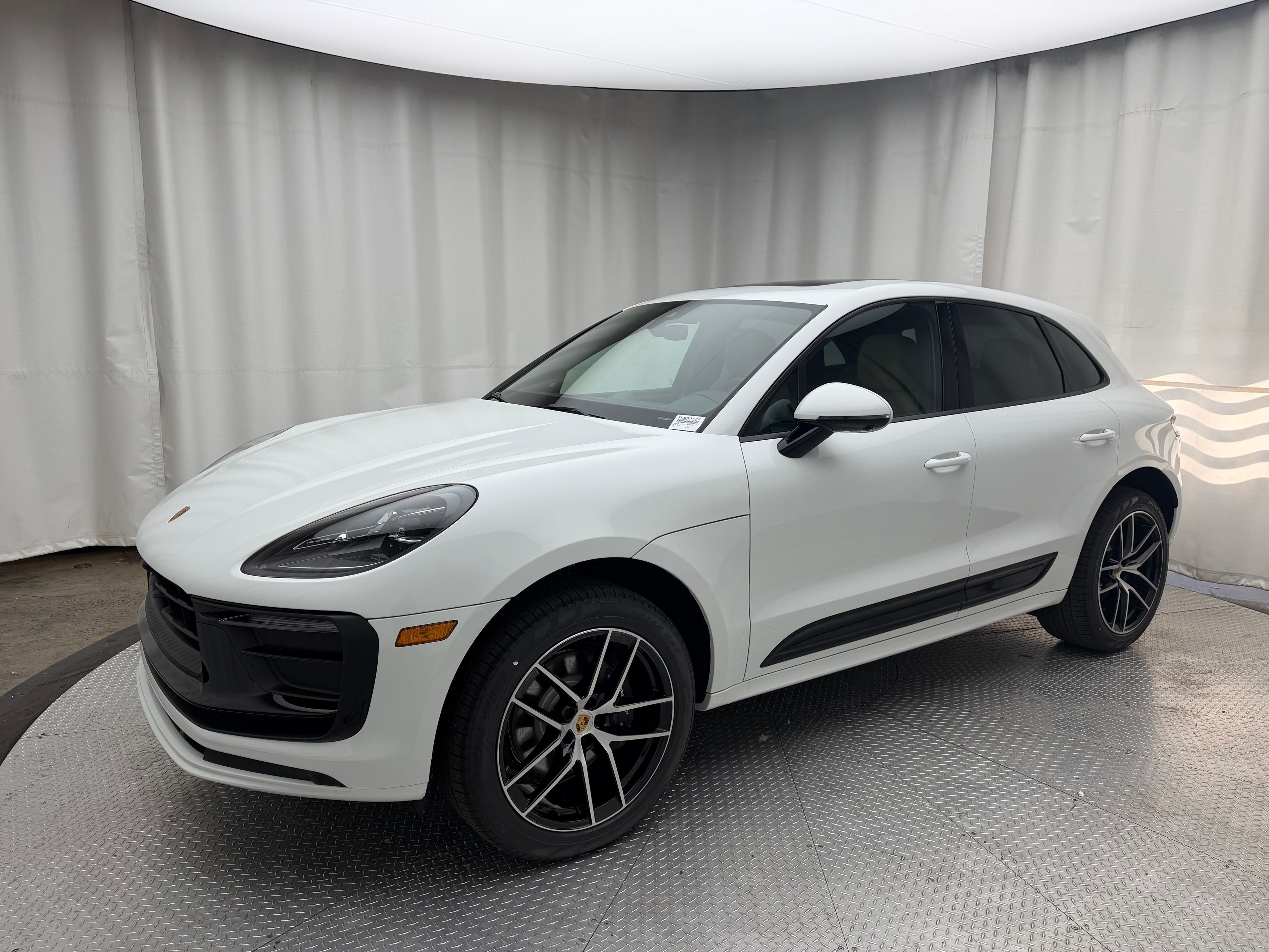 Thumbnail: 2026 Porsche Macan - 1