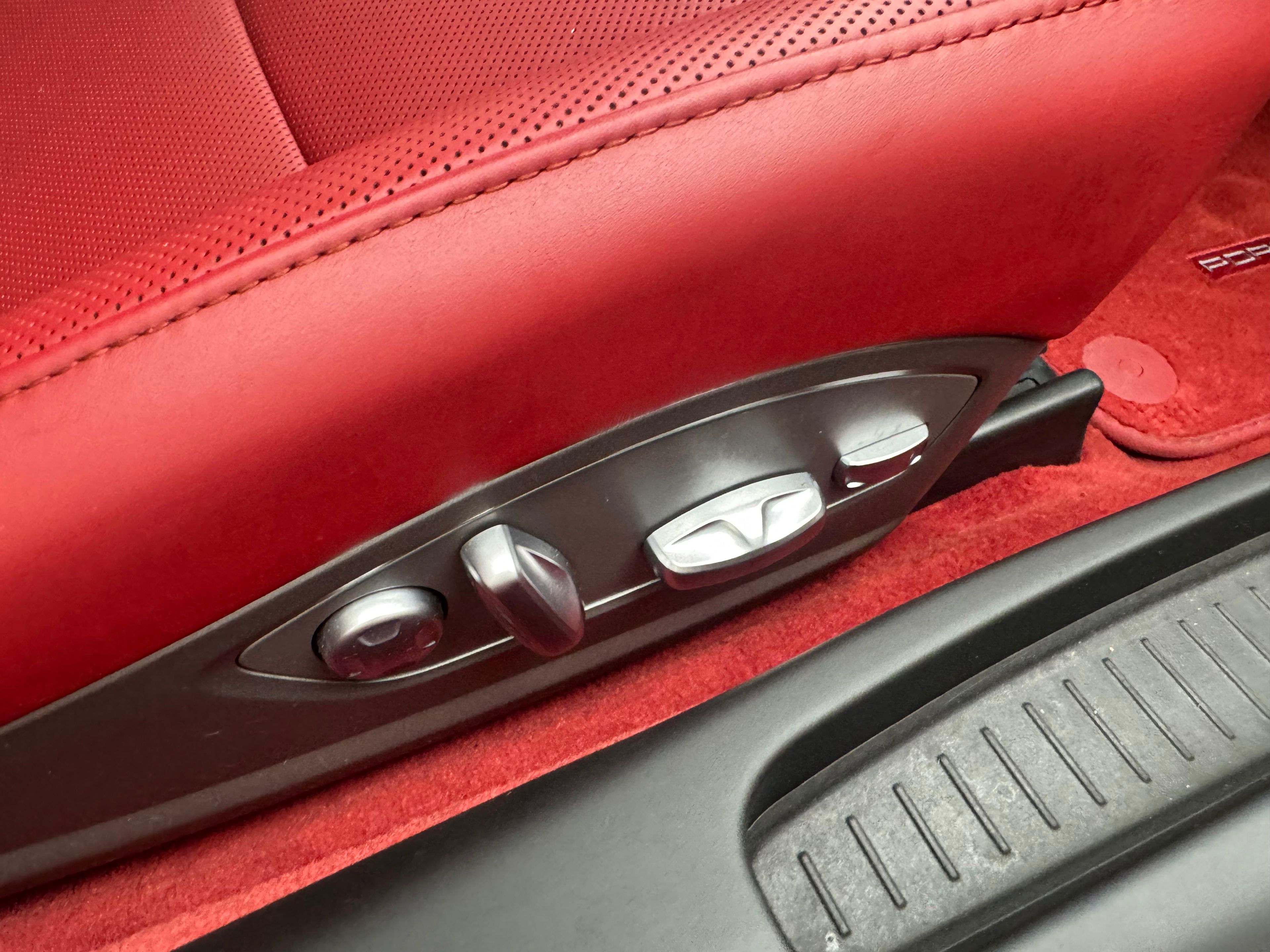 Thumbnail: 2013 Porsche 911 - 26