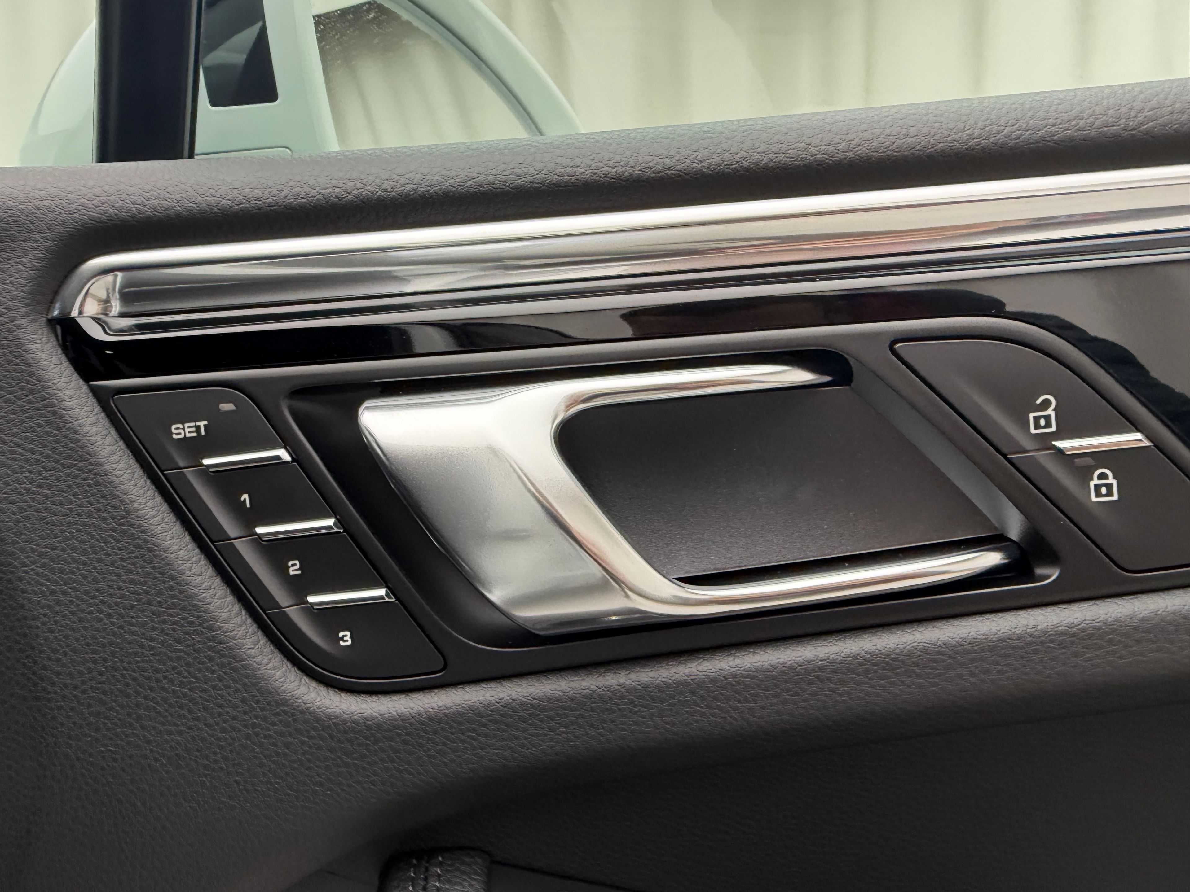 Thumbnail: 2026 Porsche Macan - 16