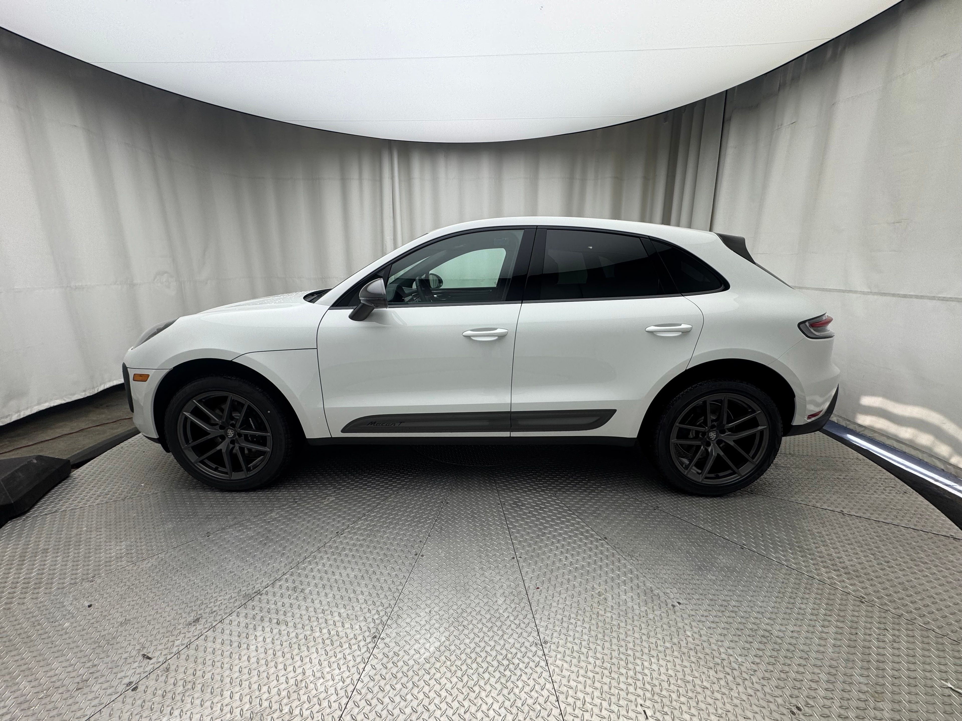 Thumbnail: 2026 Porsche Macan - 2