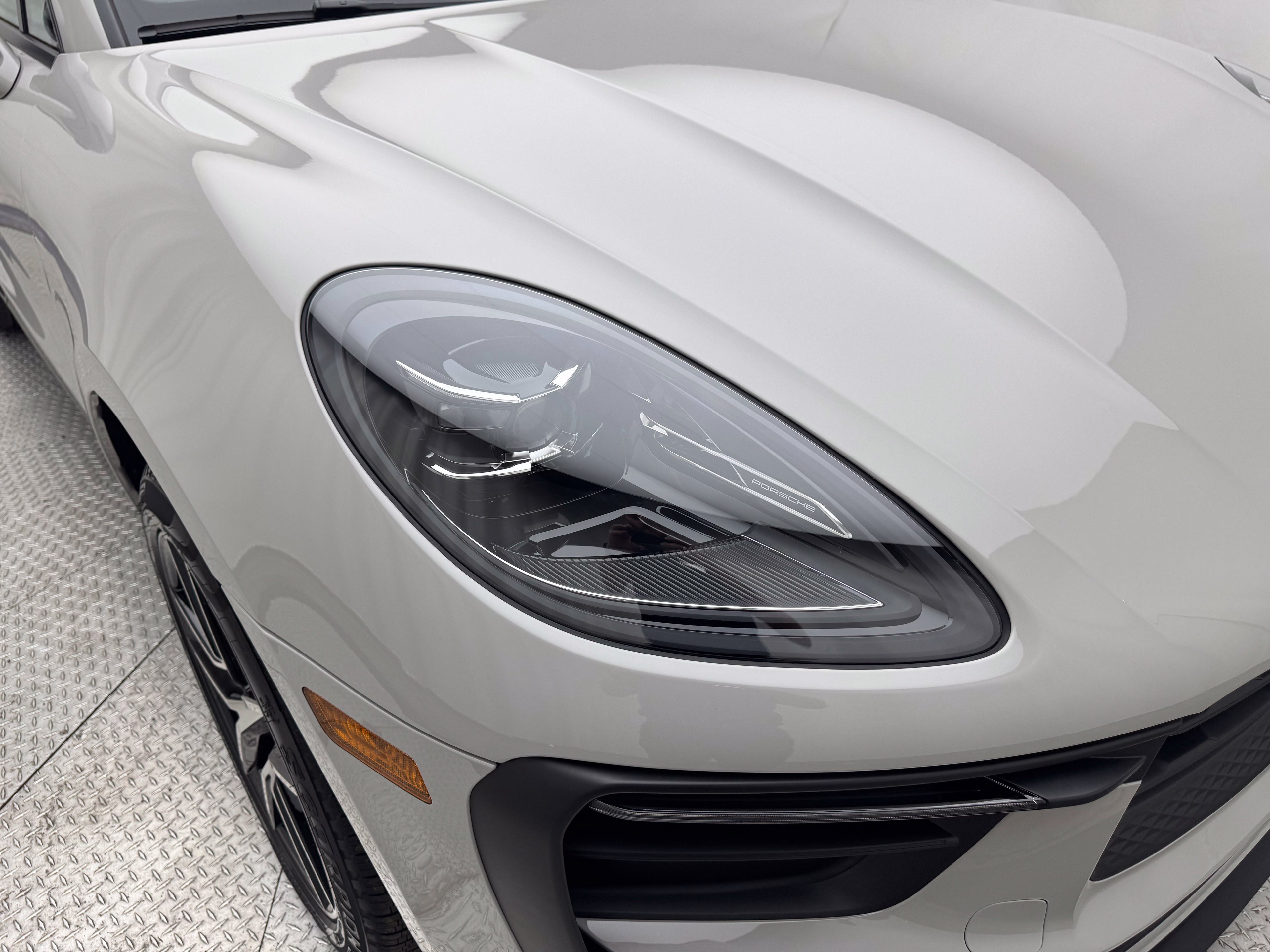 Thumbnail: 2026 Porsche Macan - 20