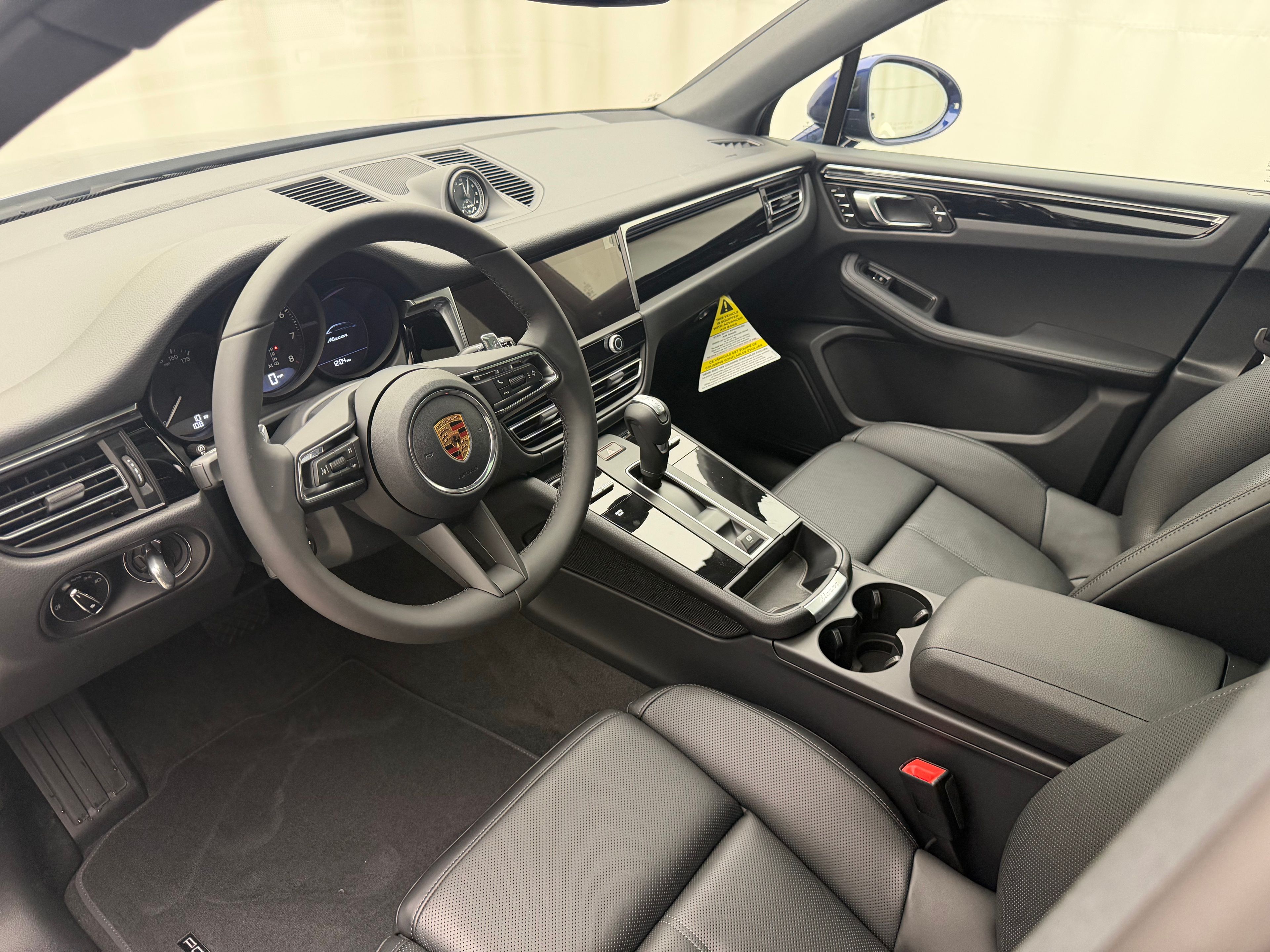 Thumbnail: 2026 Porsche Macan - 4