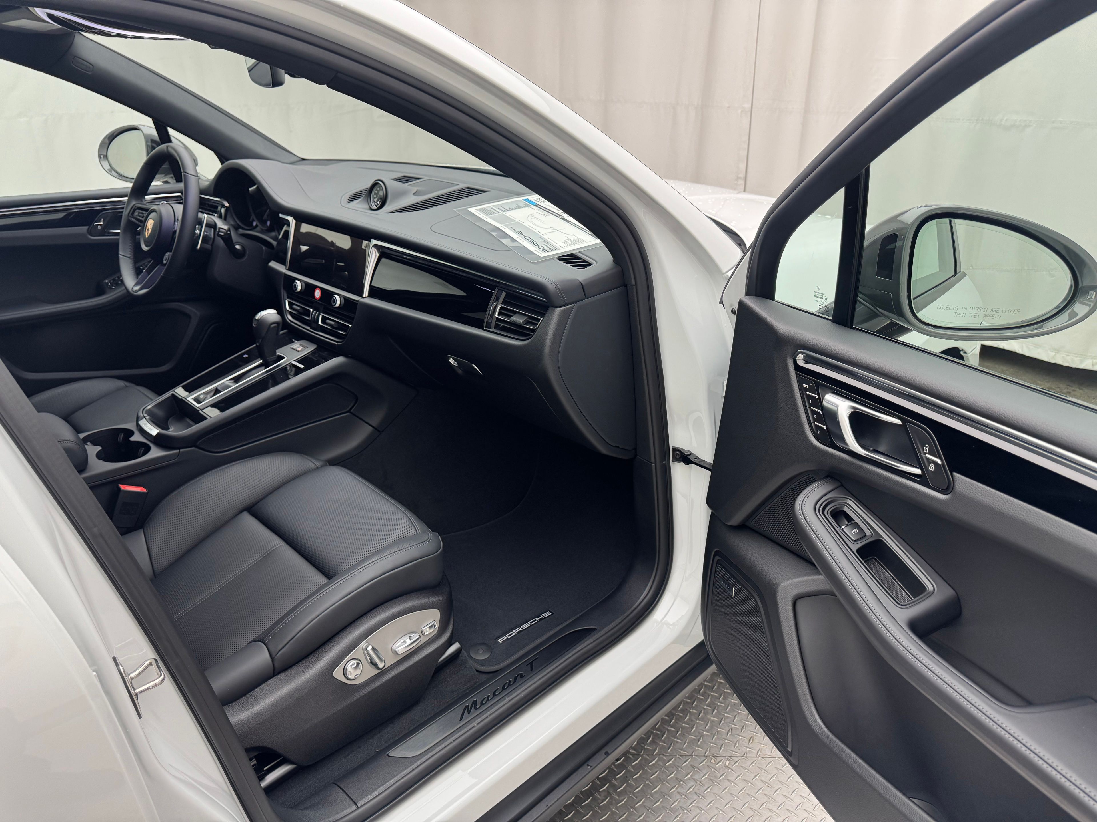 Thumbnail: 2026 Porsche Macan - 26
