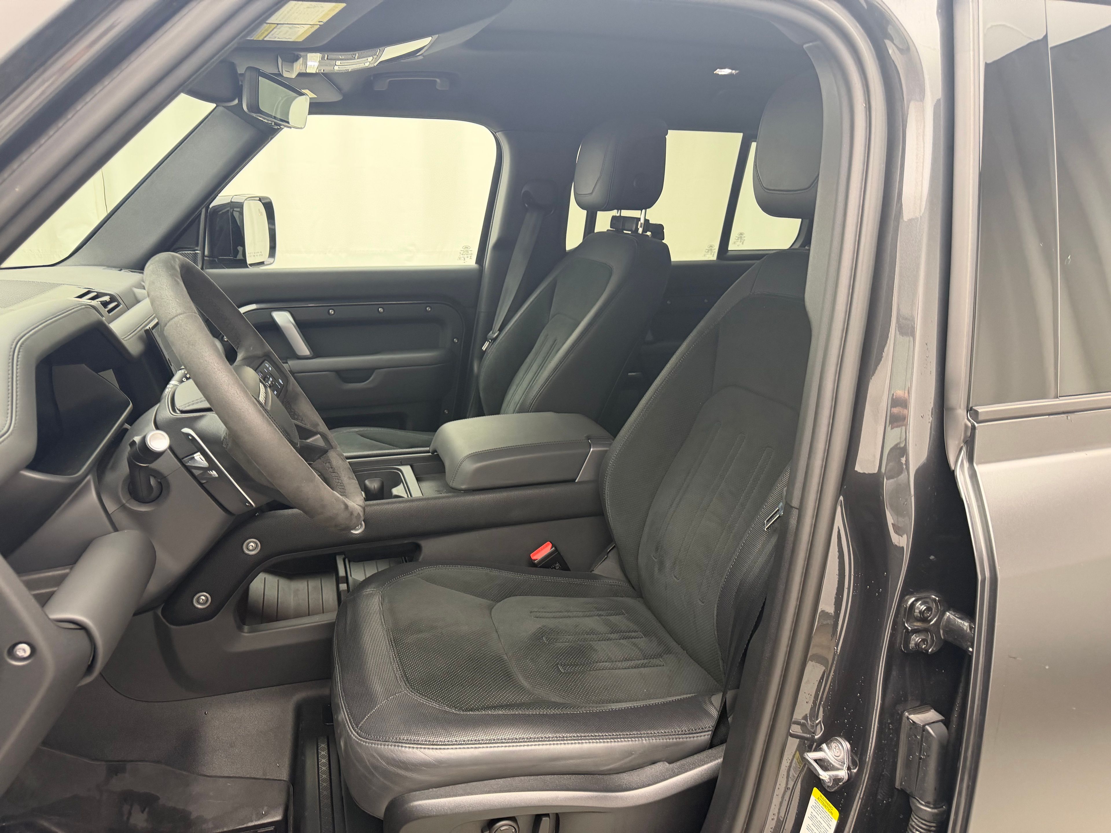 Thumbnail: 2023 Land Rover Defender - 5