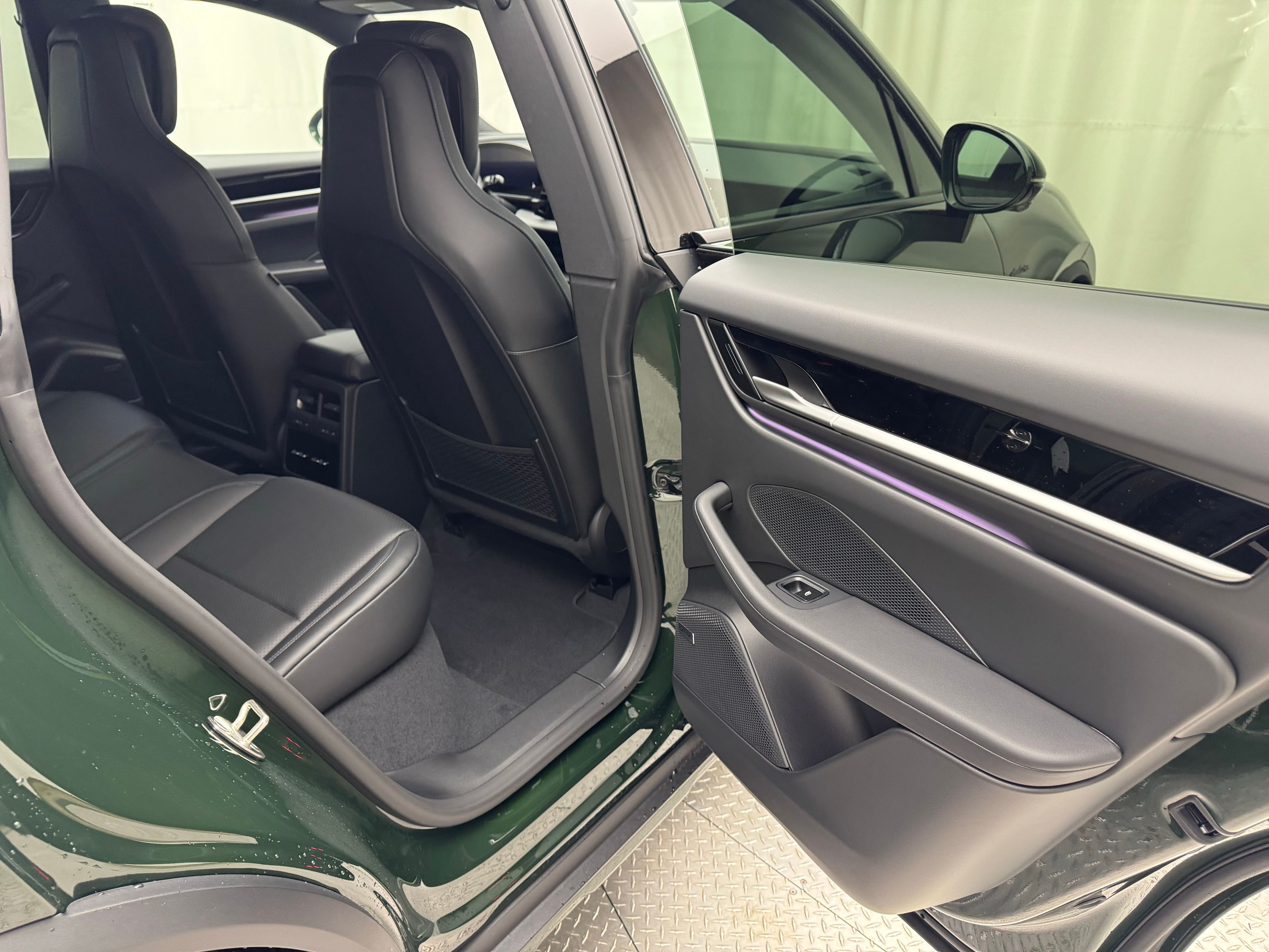 Thumbnail: 2026 Porsche Macan - 20