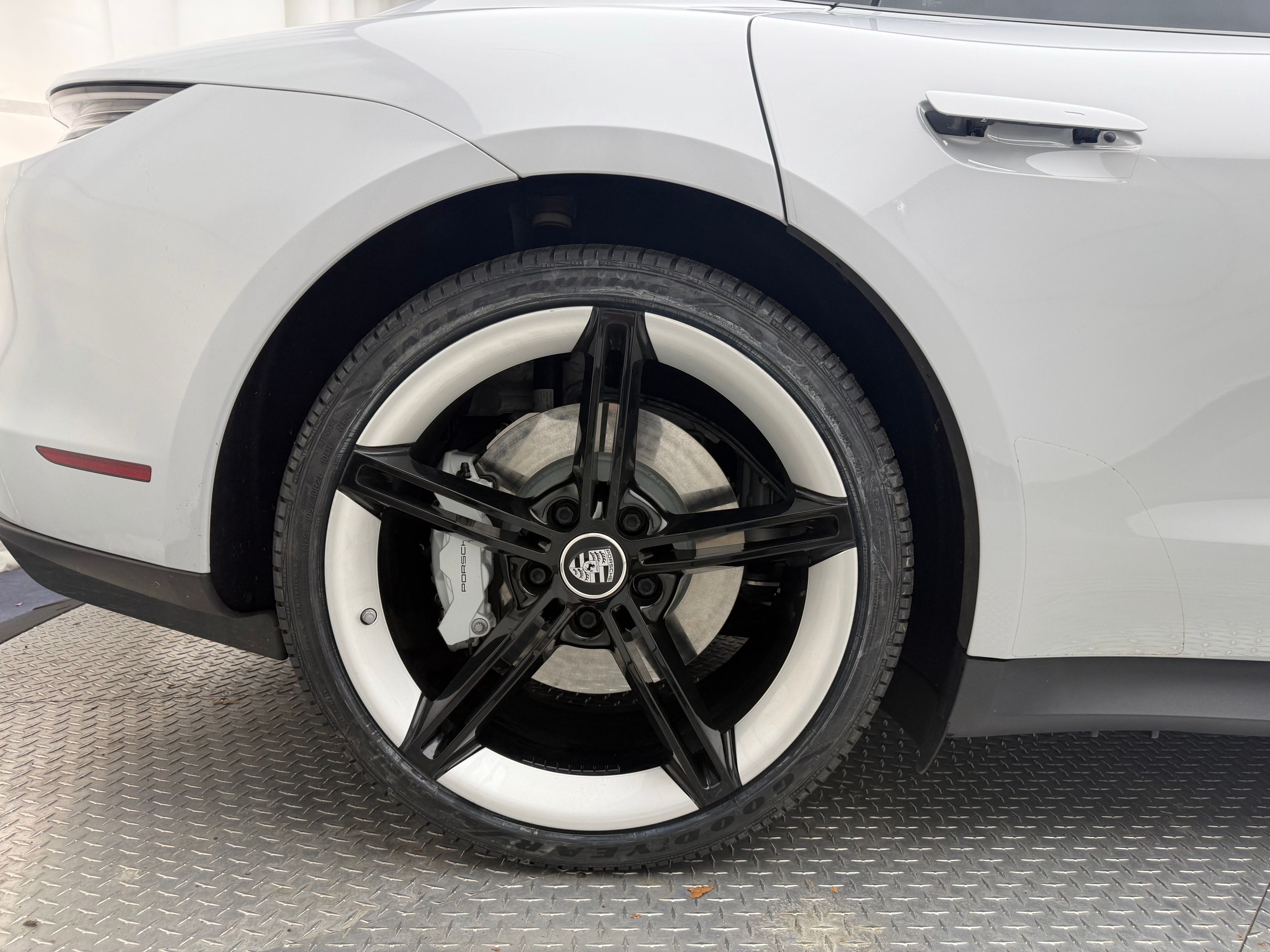 Thumbnail: 2022 Porsche Taycan - 11