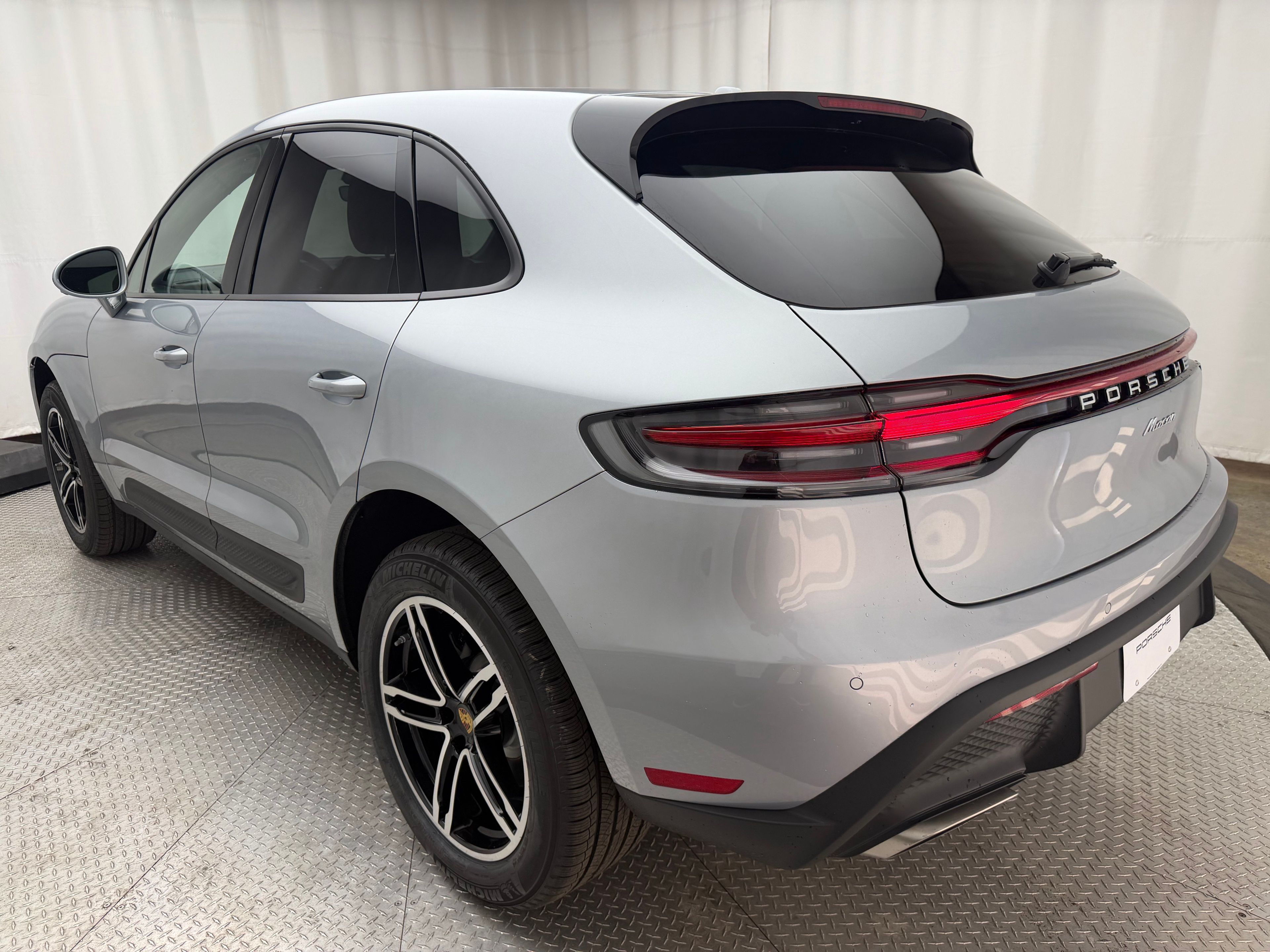 Thumbnail: 2026 Porsche Macan - 3