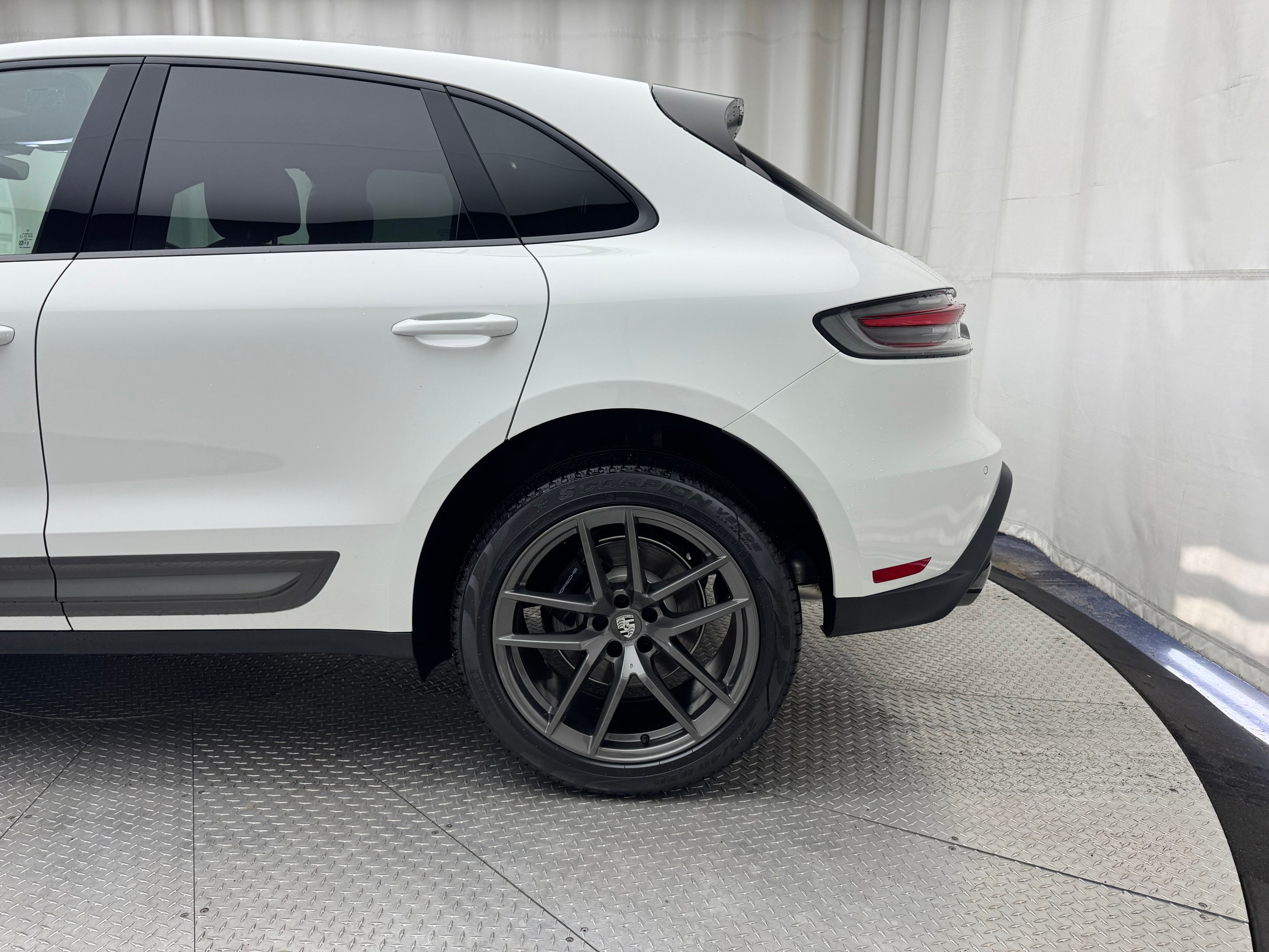 Thumbnail: 2026 Porsche Macan - 9