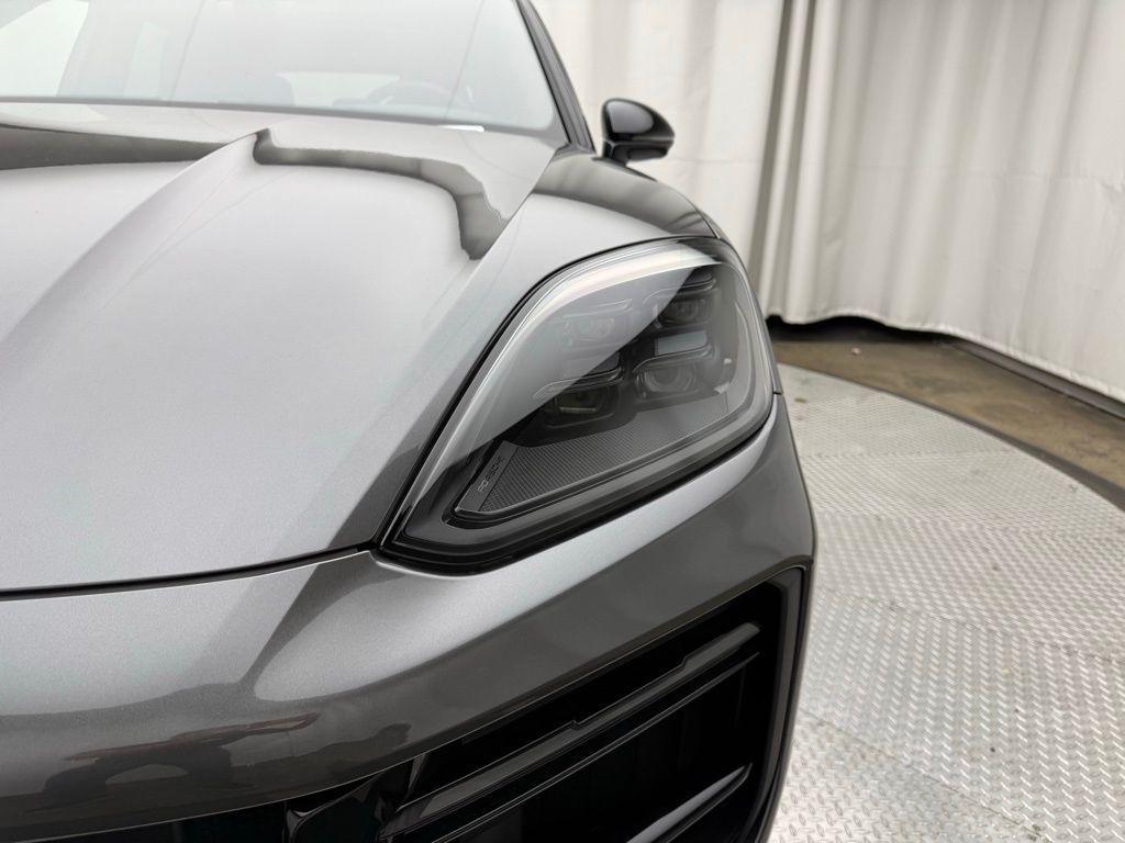 Thumbnail: 2025 Porsche Cayenne - 25