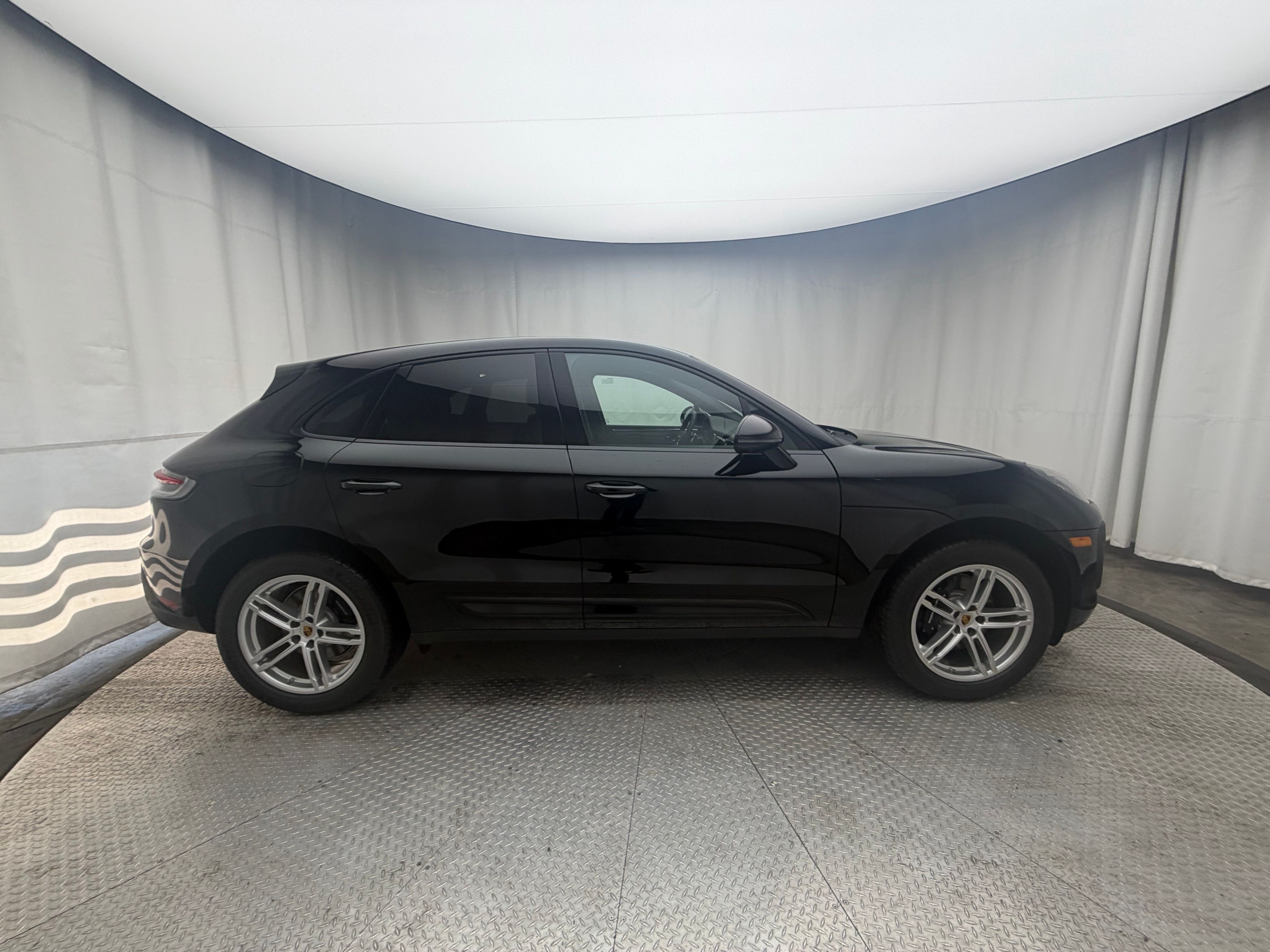 Thumbnail: 2026 Porsche Macan - 10