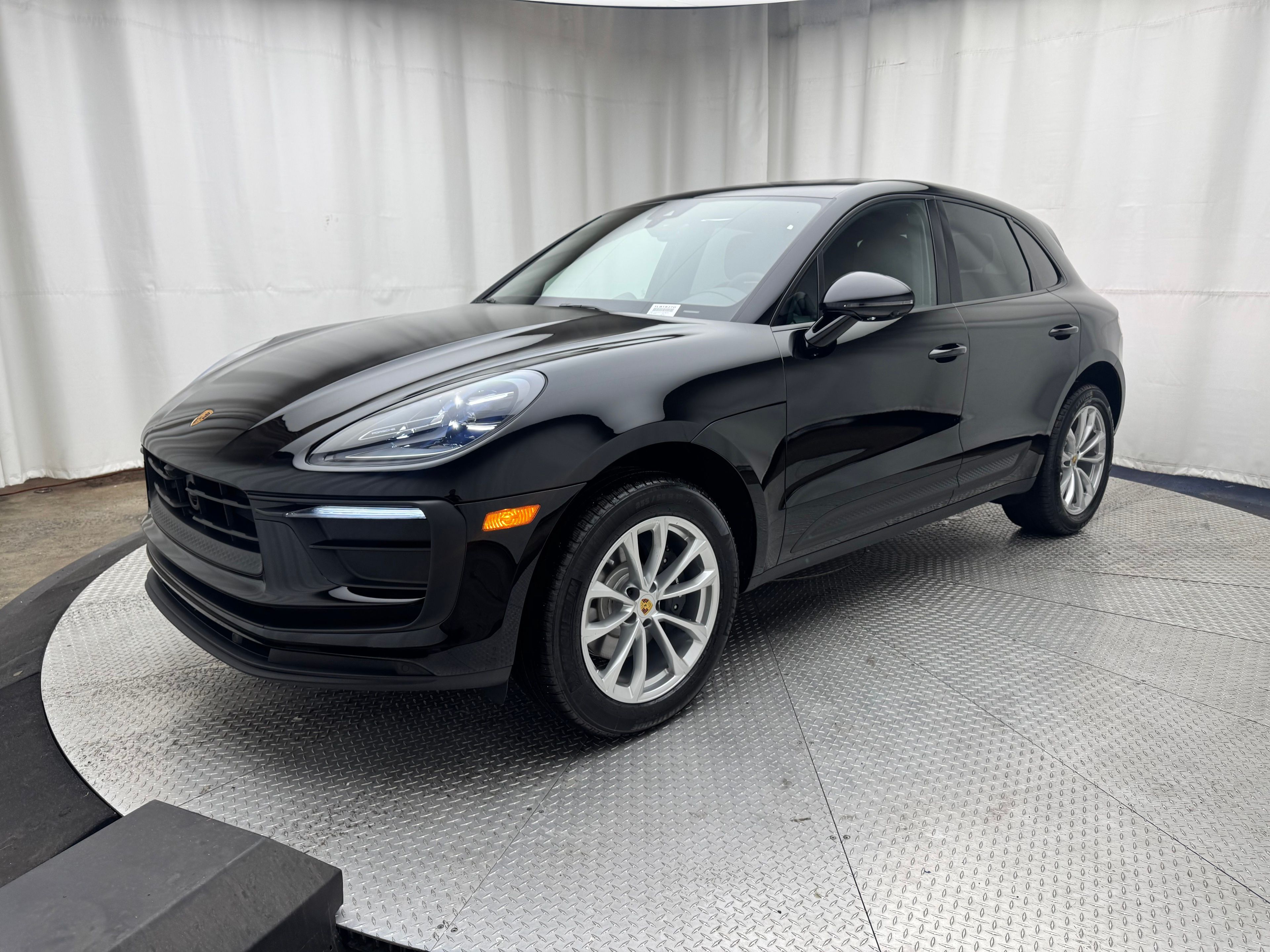 Thumbnail: 2026 Porsche Macan - 1