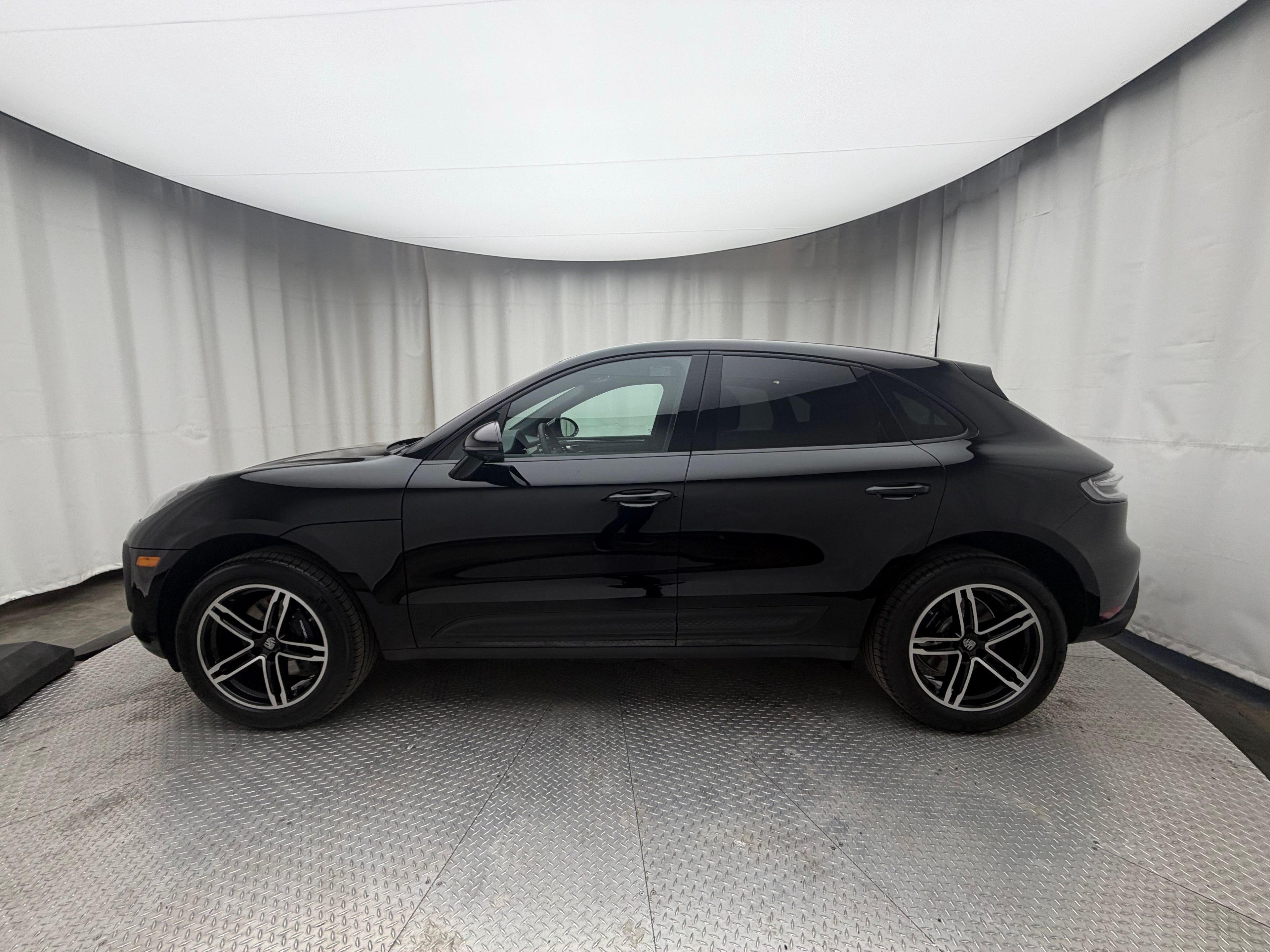 Thumbnail: 2026 Porsche Macan - 2