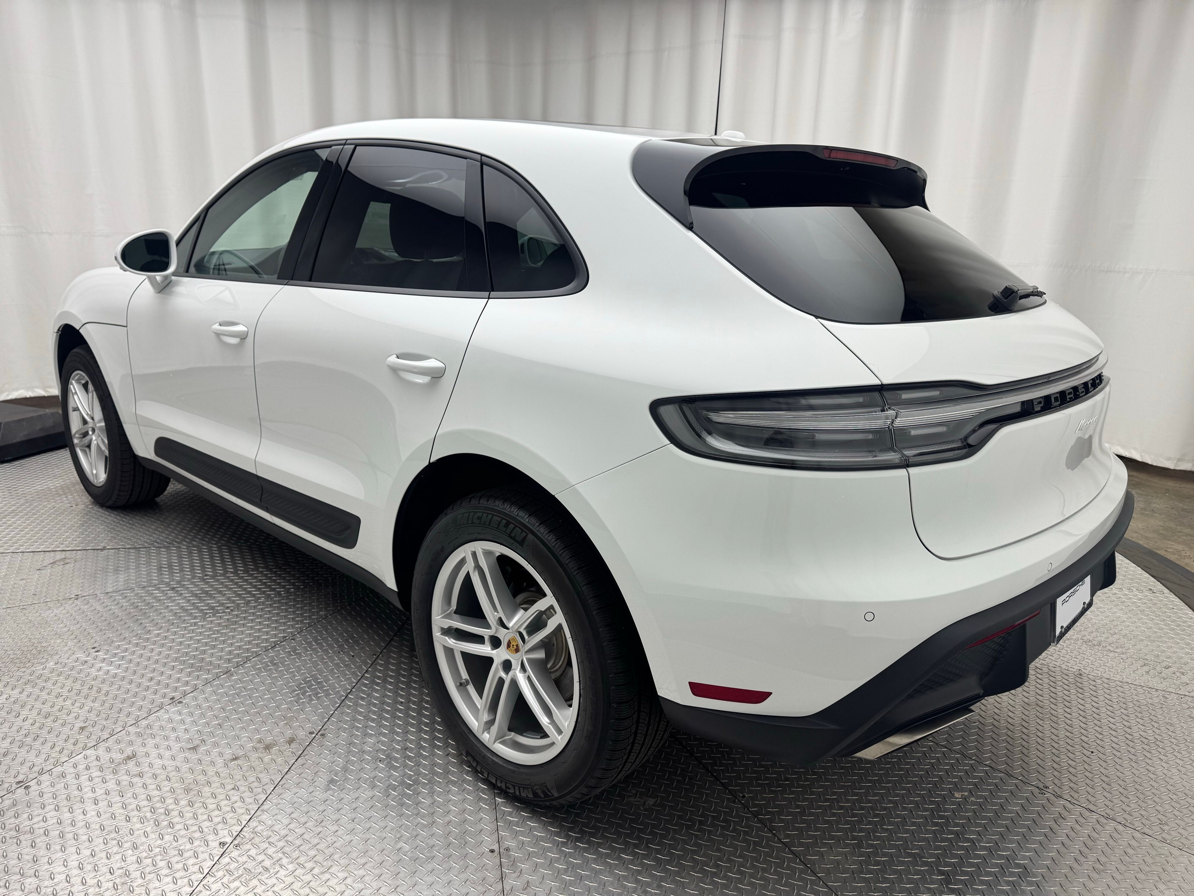 Thumbnail: 2026 Porsche Macan - 3