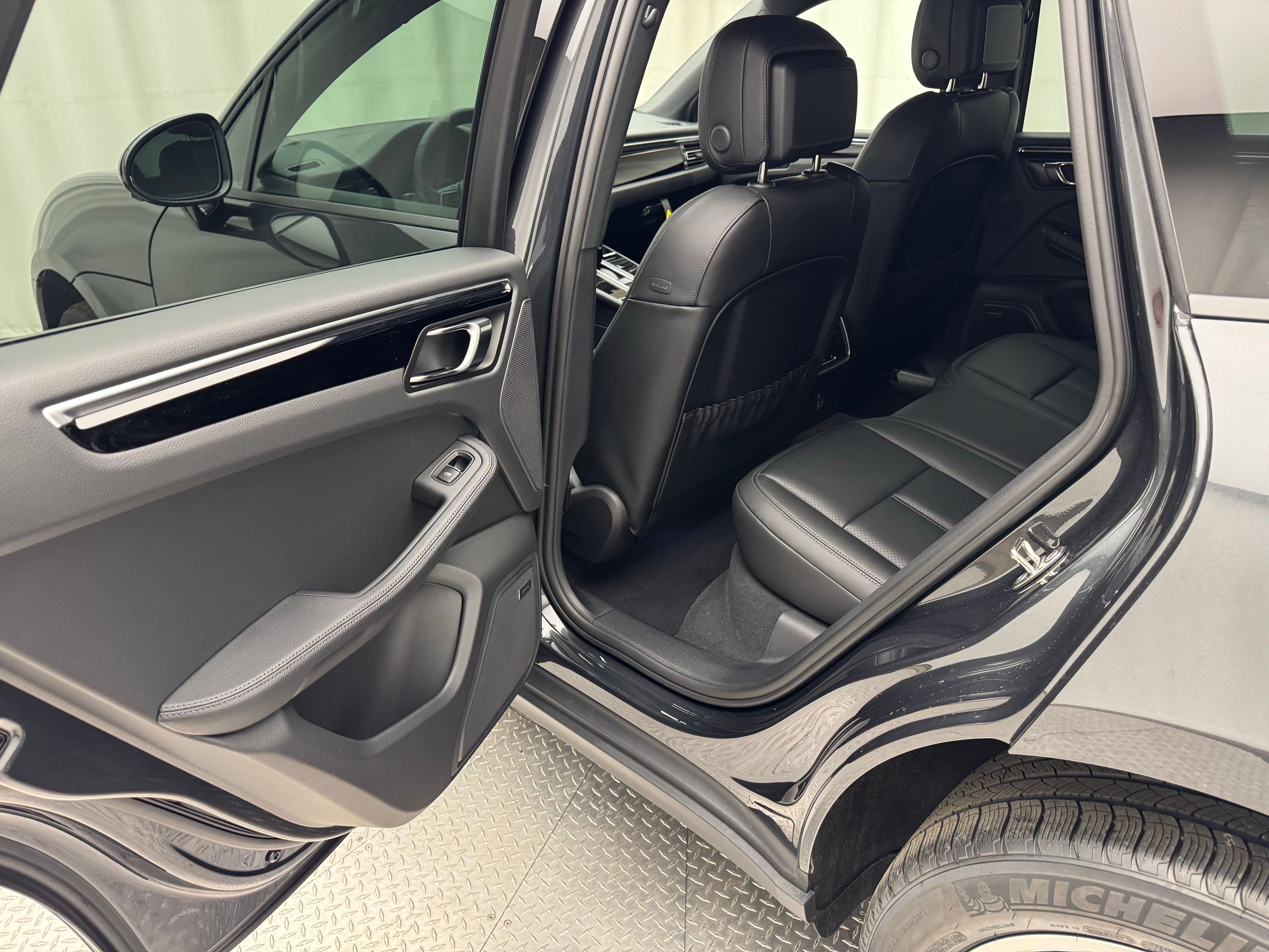 Thumbnail: 2026 Porsche Macan - 24