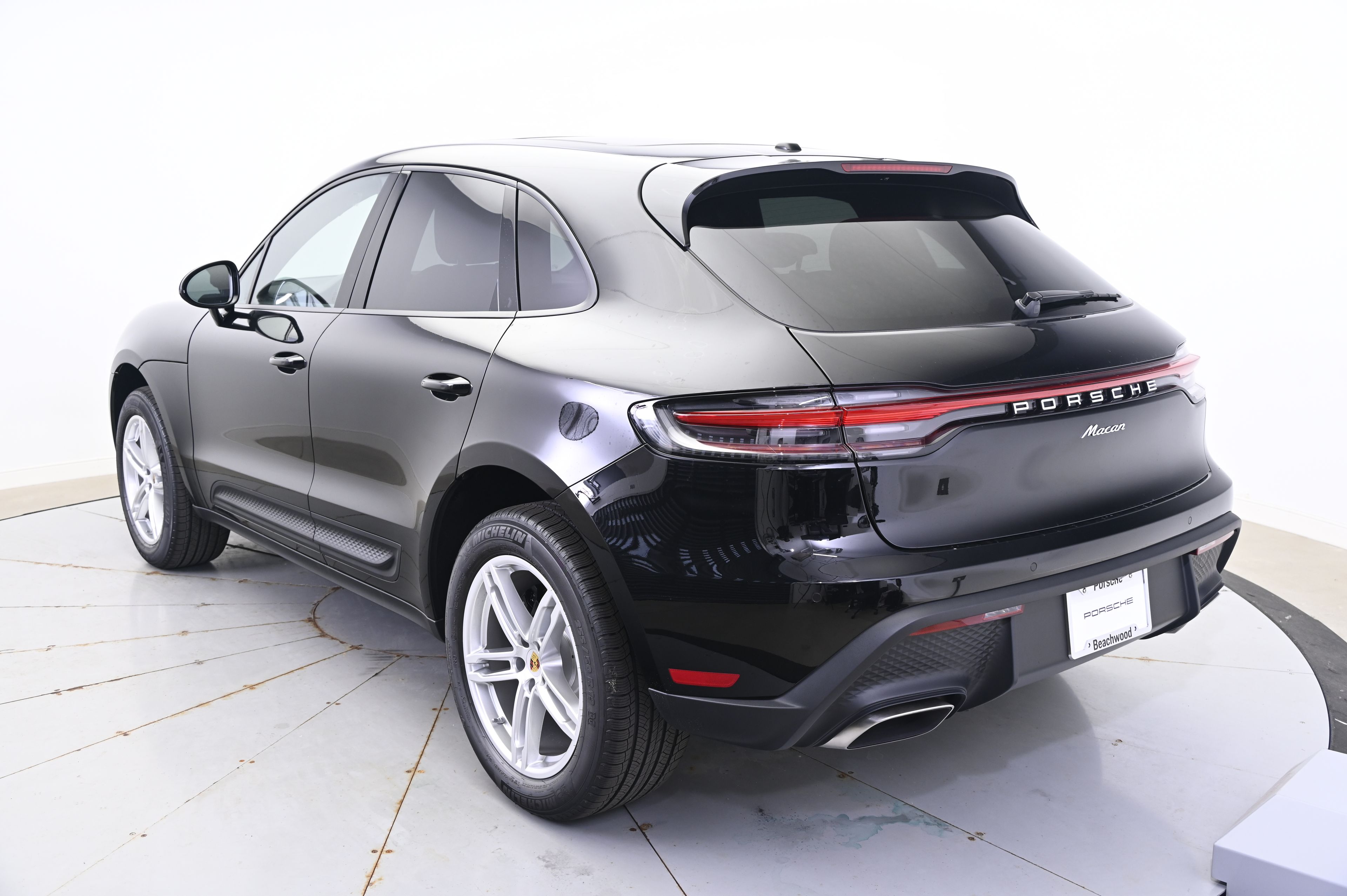 Thumbnail: 2025 Porsche Macan - 3