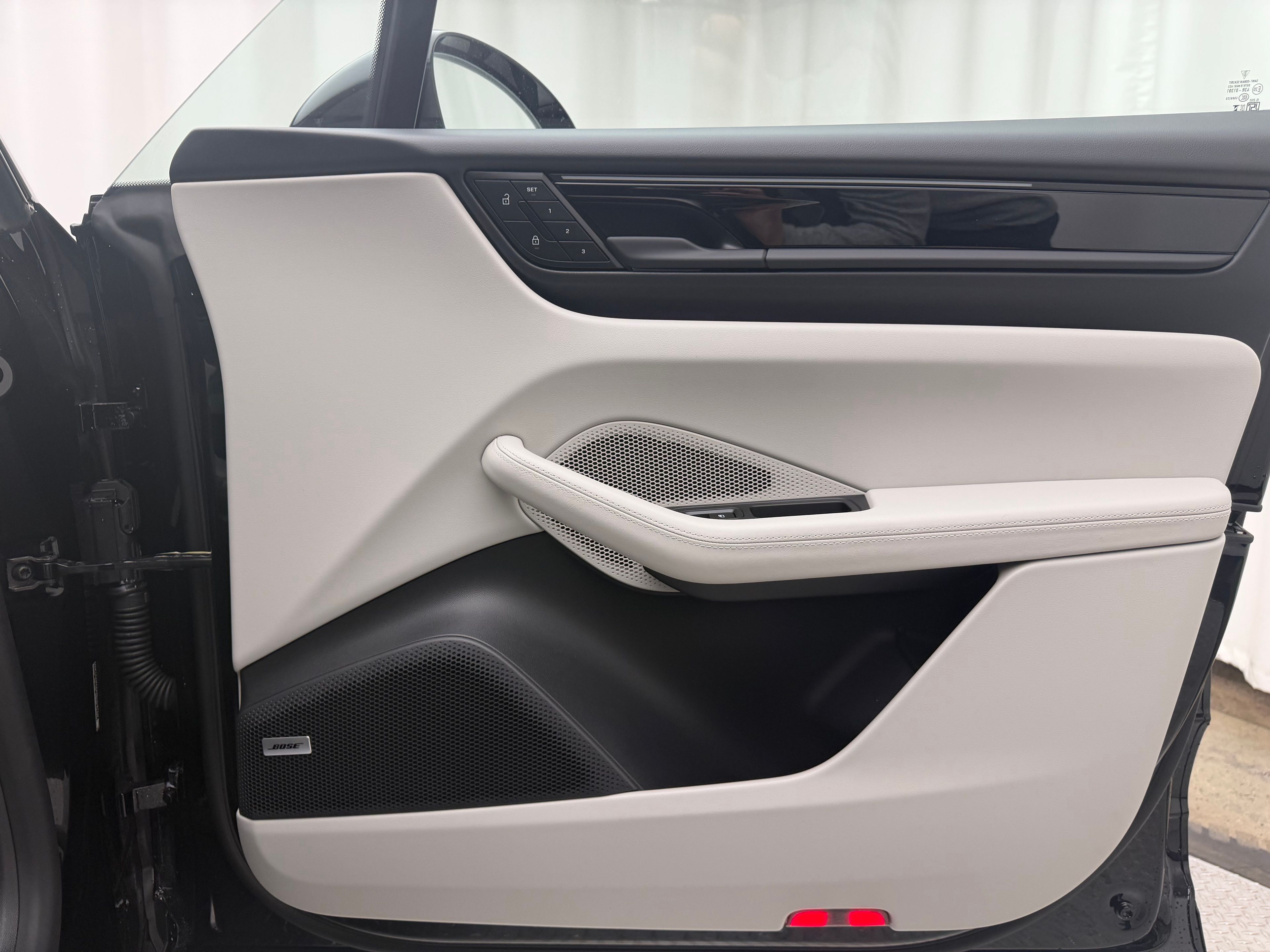 Thumbnail: 2025 Porsche Macan - 16