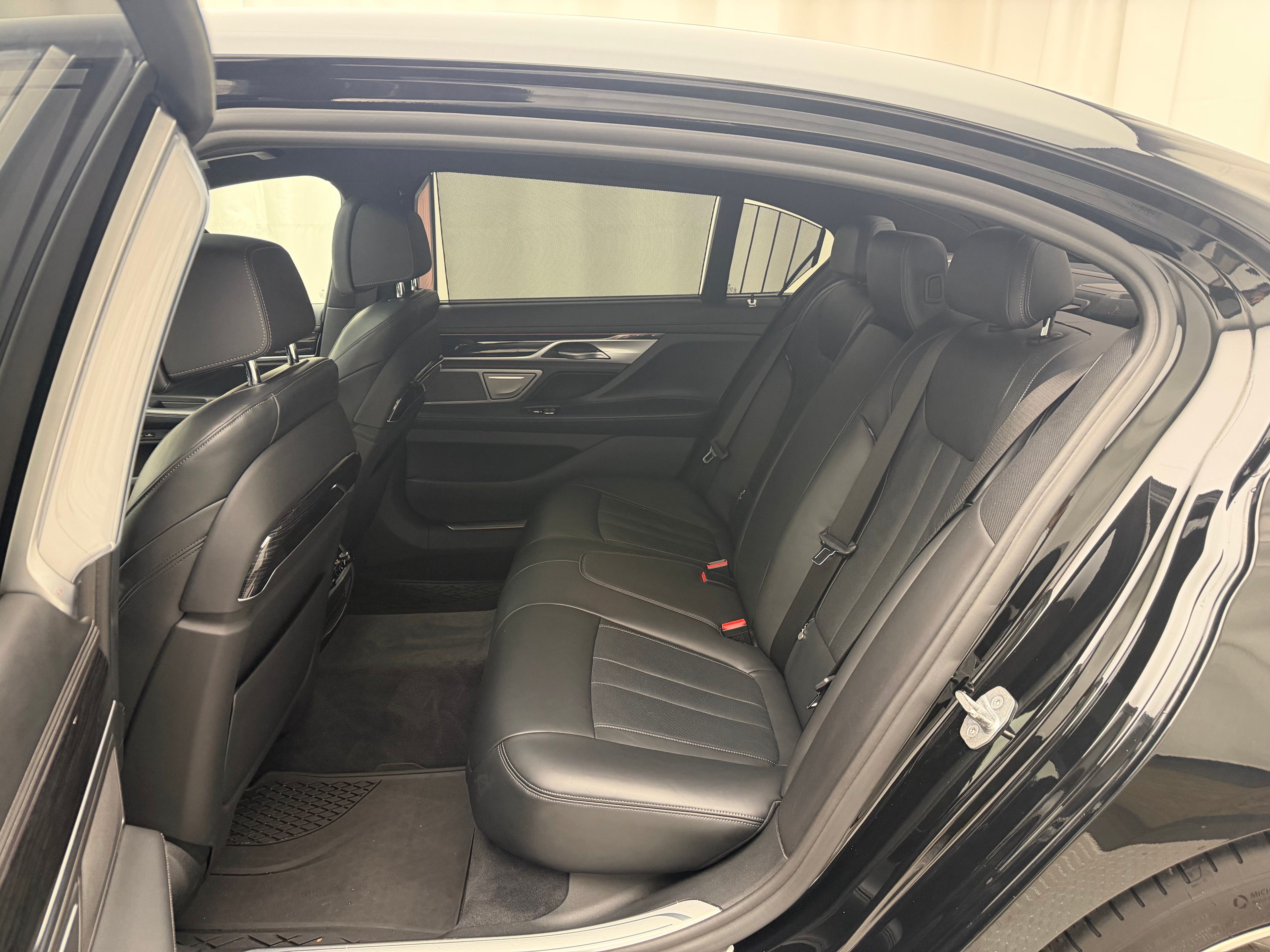 Thumbnail: 2020 BMW 7 Series - 27