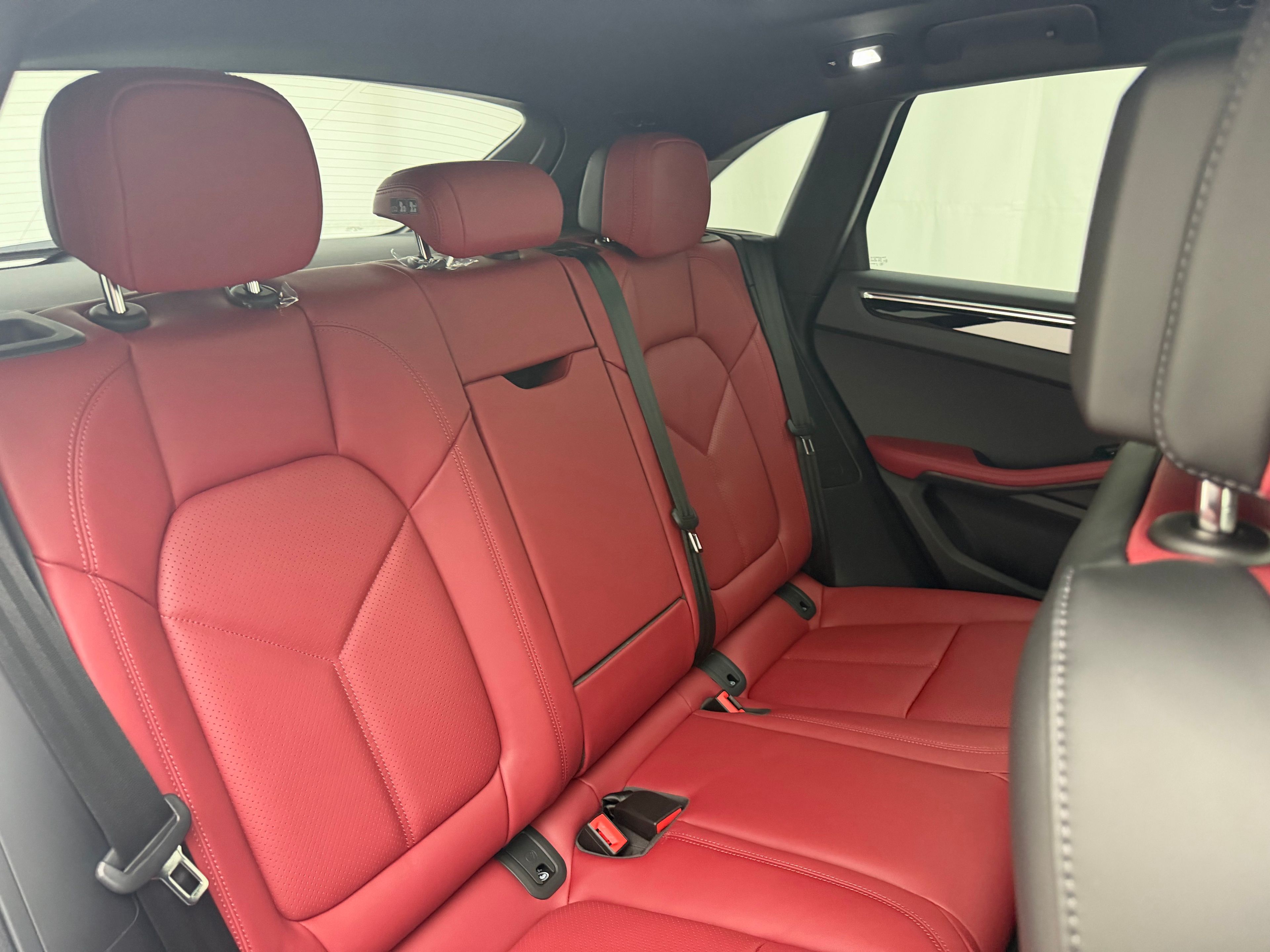 Thumbnail: 2026 Porsche Macan - 22