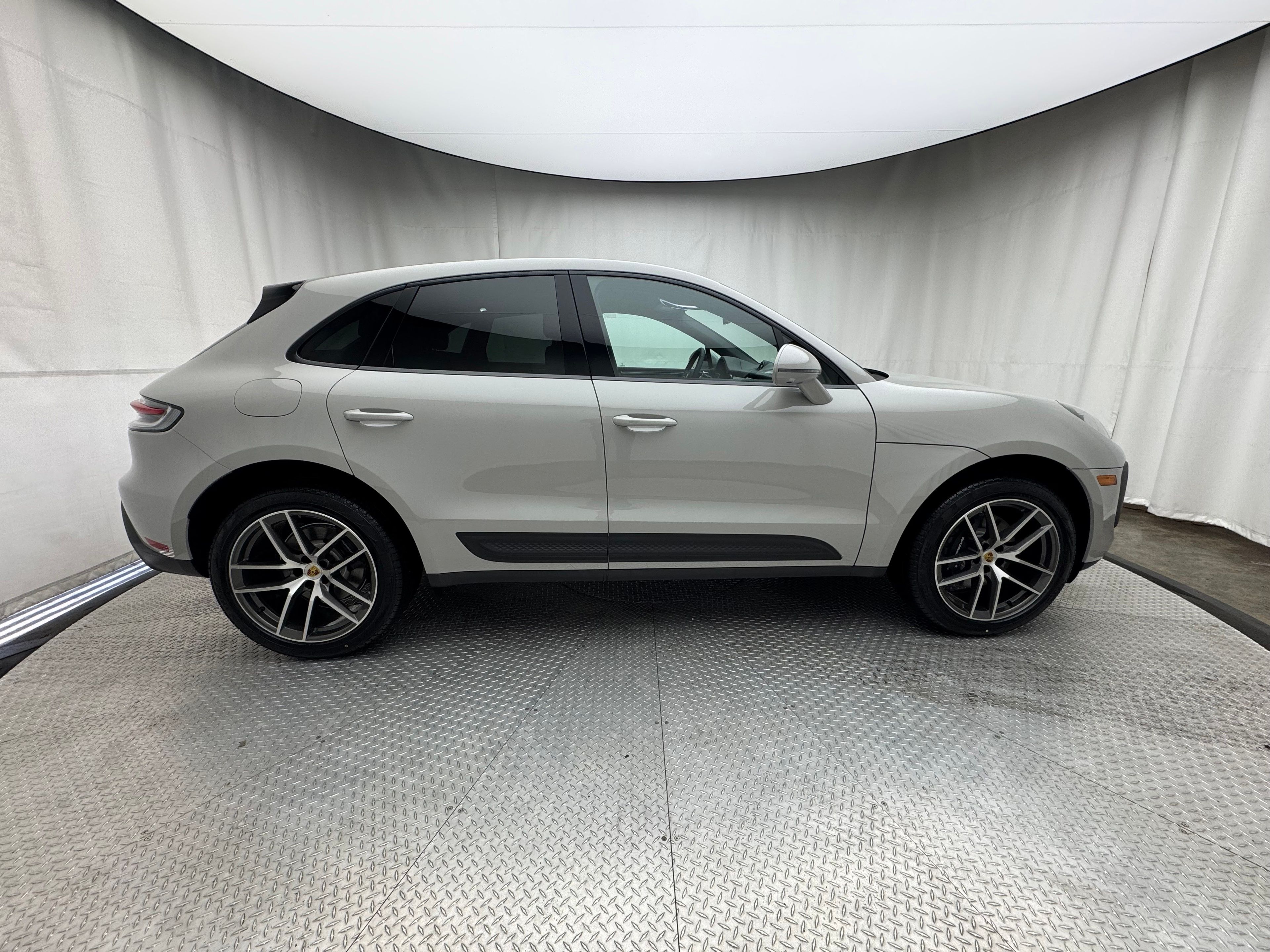 Thumbnail: 2026 Porsche Macan - 16
