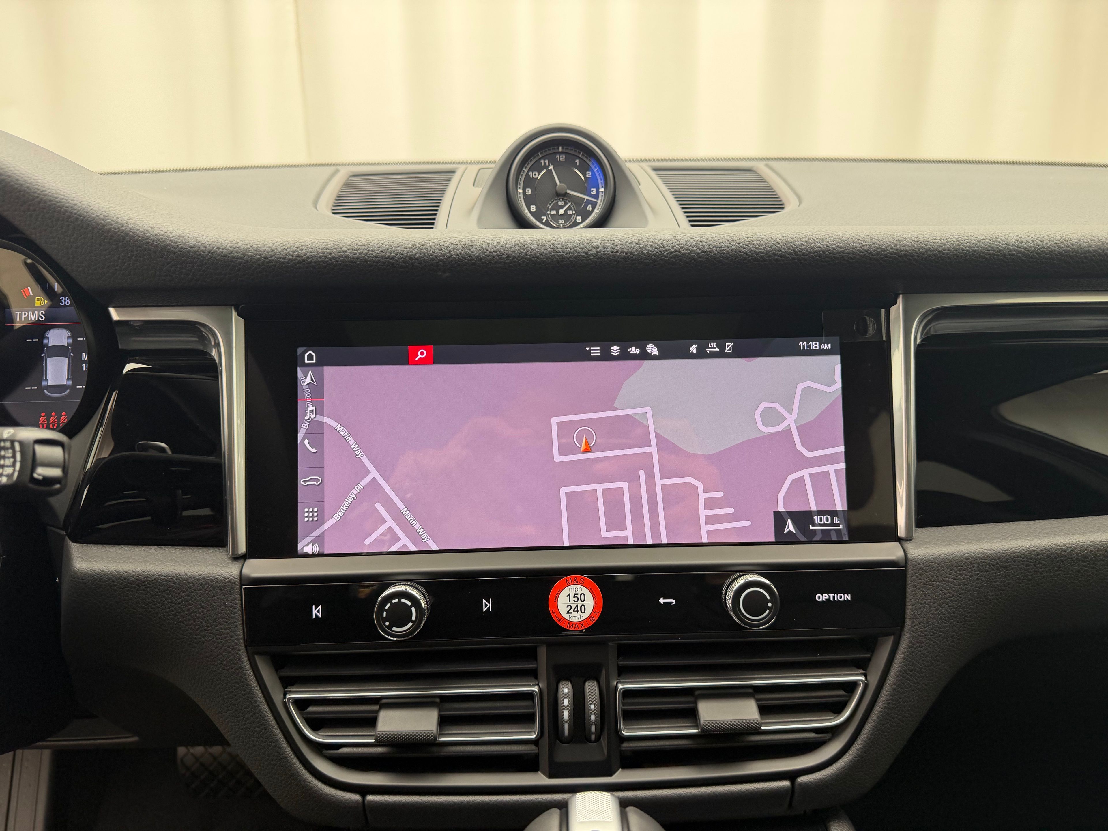 Thumbnail: 2026 Porsche Macan - 28