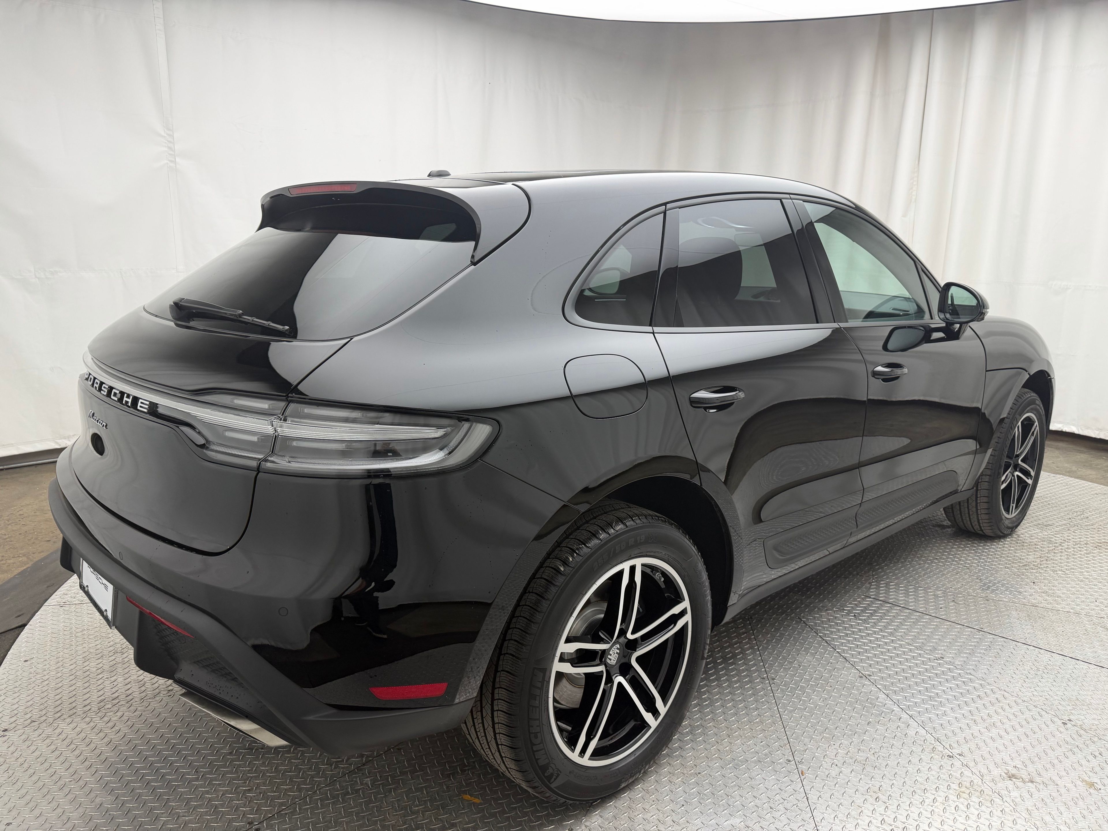 Thumbnail: 2026 Porsche Macan - 10