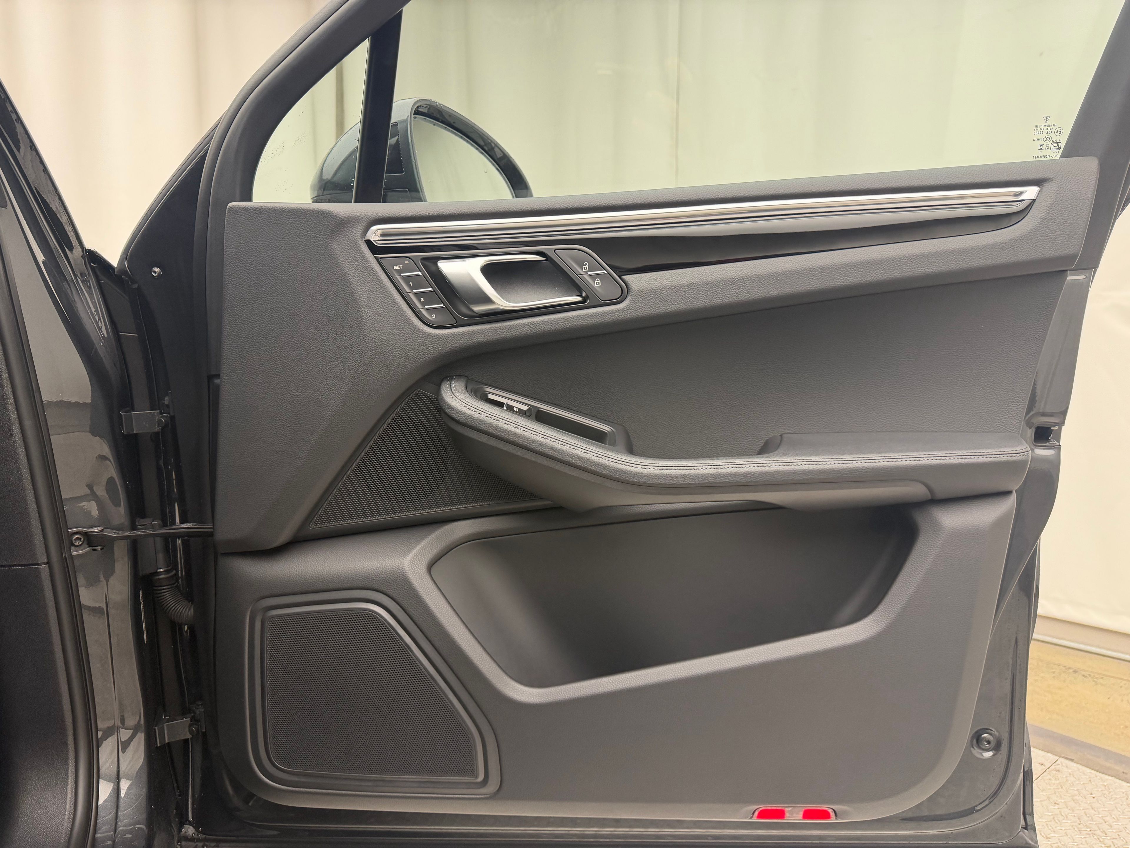 Thumbnail: 2026 Porsche Macan - 14