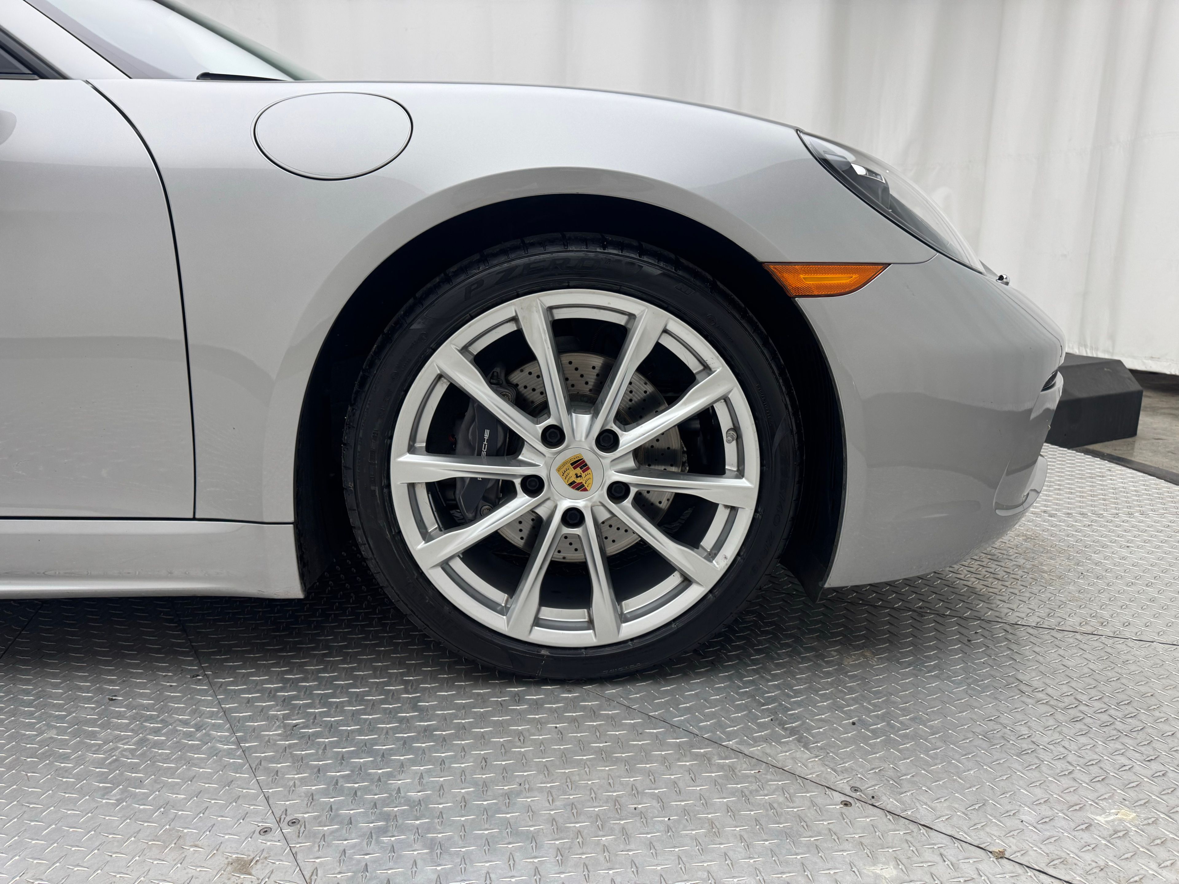 Thumbnail: 2017 Porsche 718 Boxster - 17