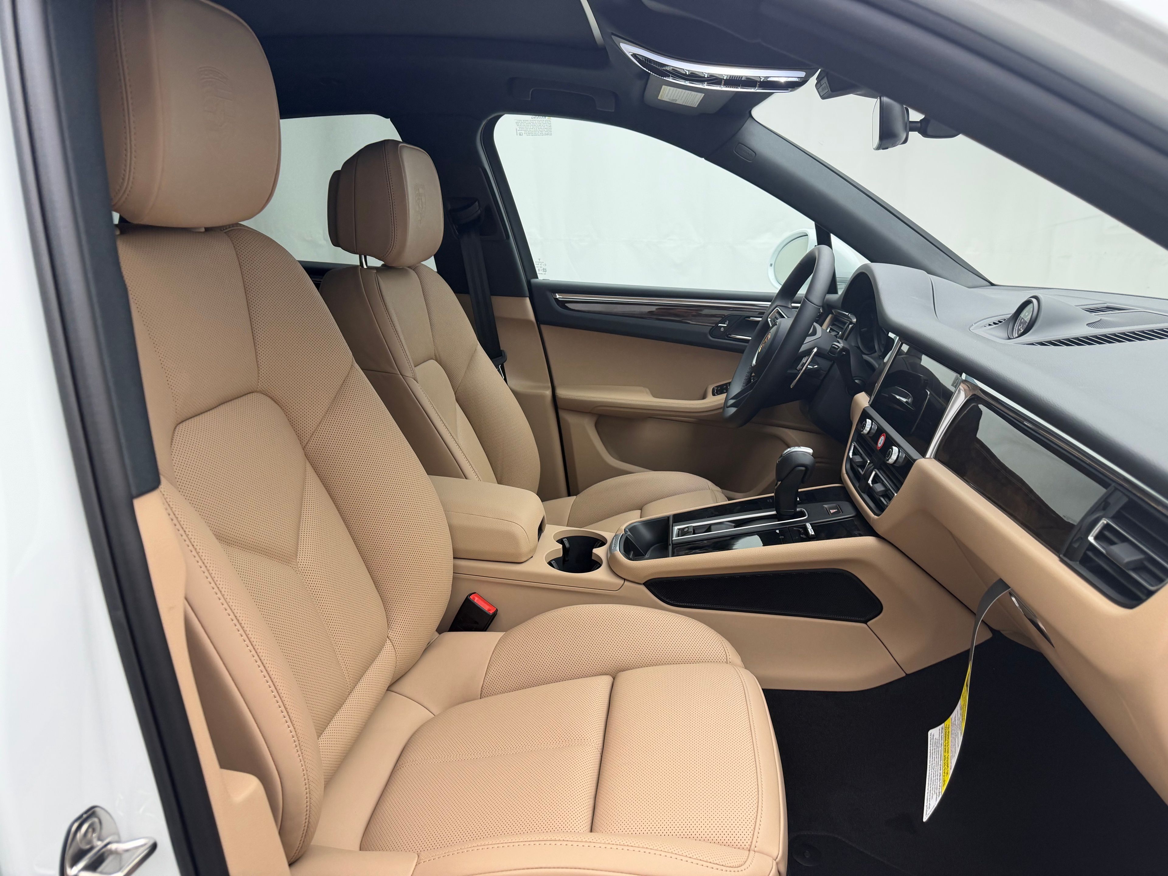 Thumbnail: 2026 Porsche Macan - 20