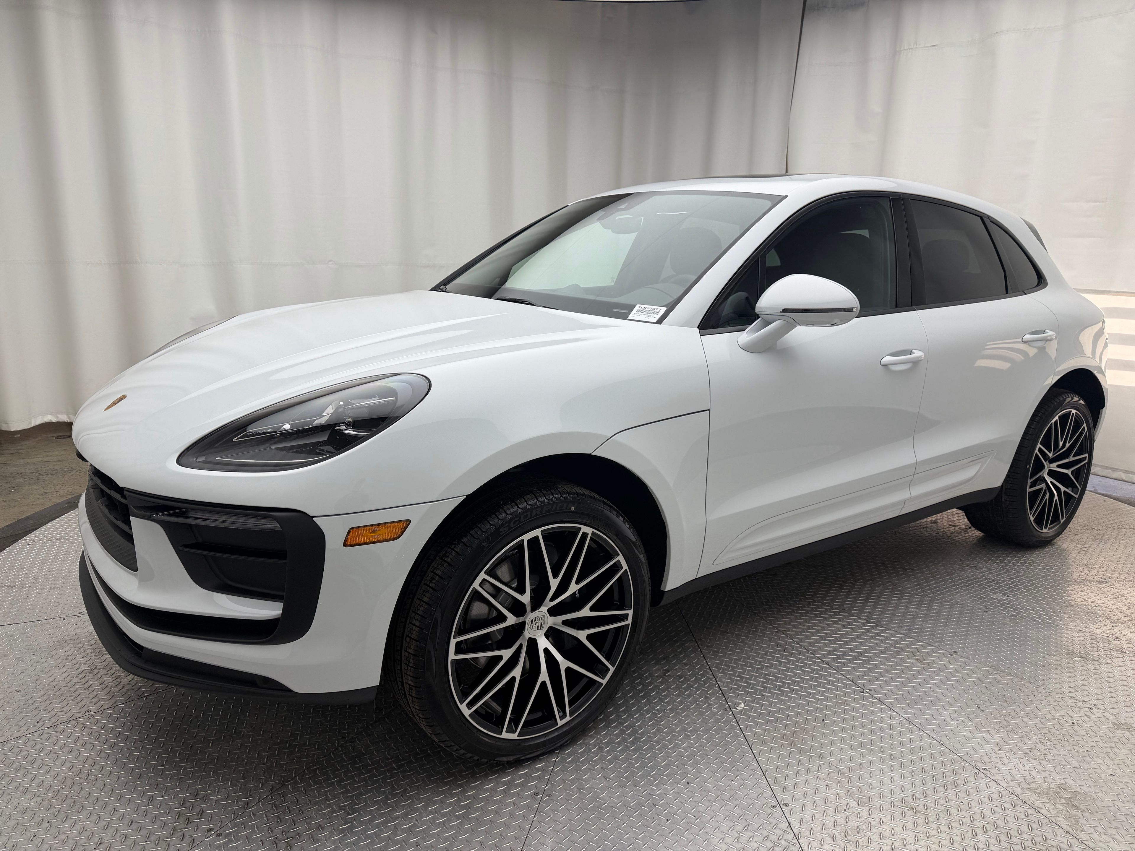 Thumbnail: 2026 Porsche Macan - 1