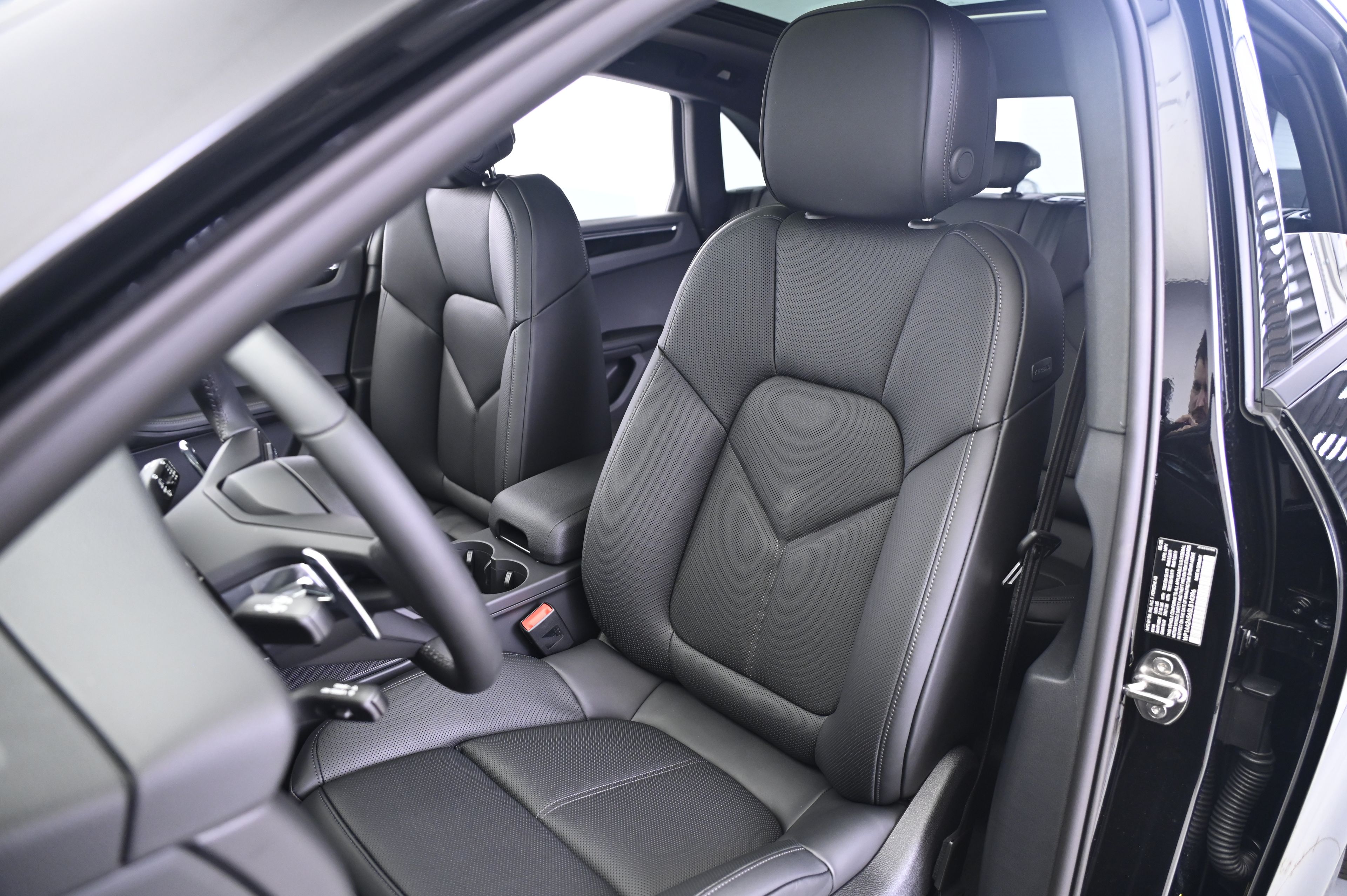 Thumbnail: 2025 Porsche Macan - 5