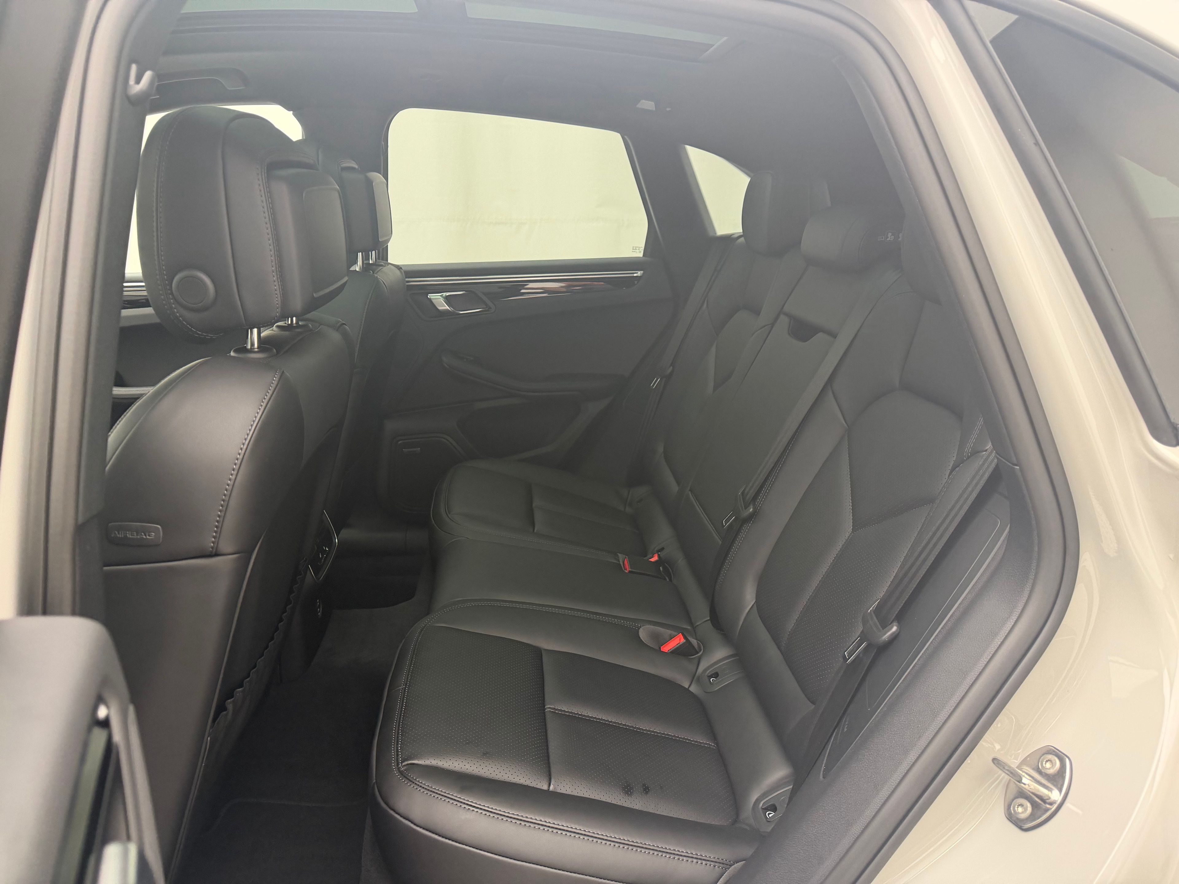 Thumbnail: 2026 Porsche Macan - 29