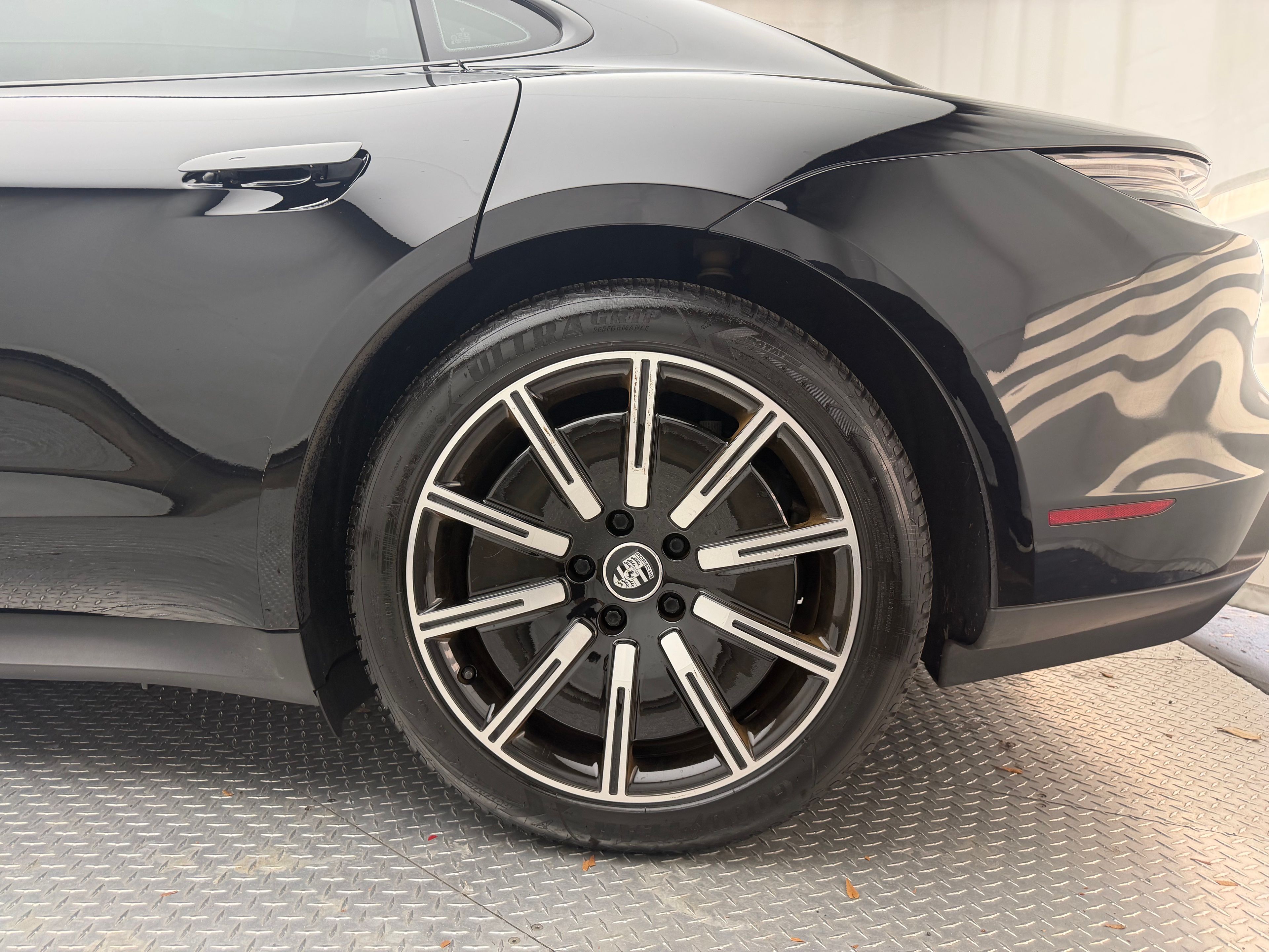 Thumbnail: 2021 Porsche Taycan - 9