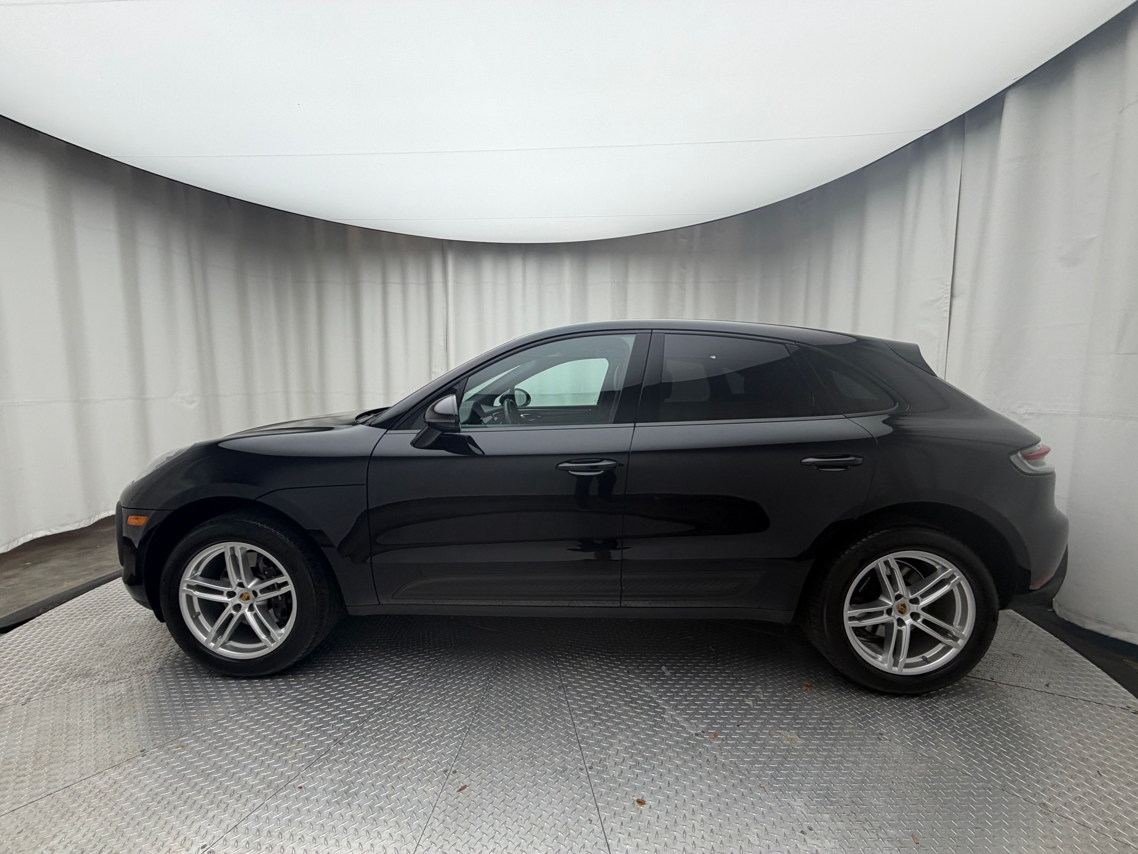 Thumbnail: 2023 Porsche Macan - 2