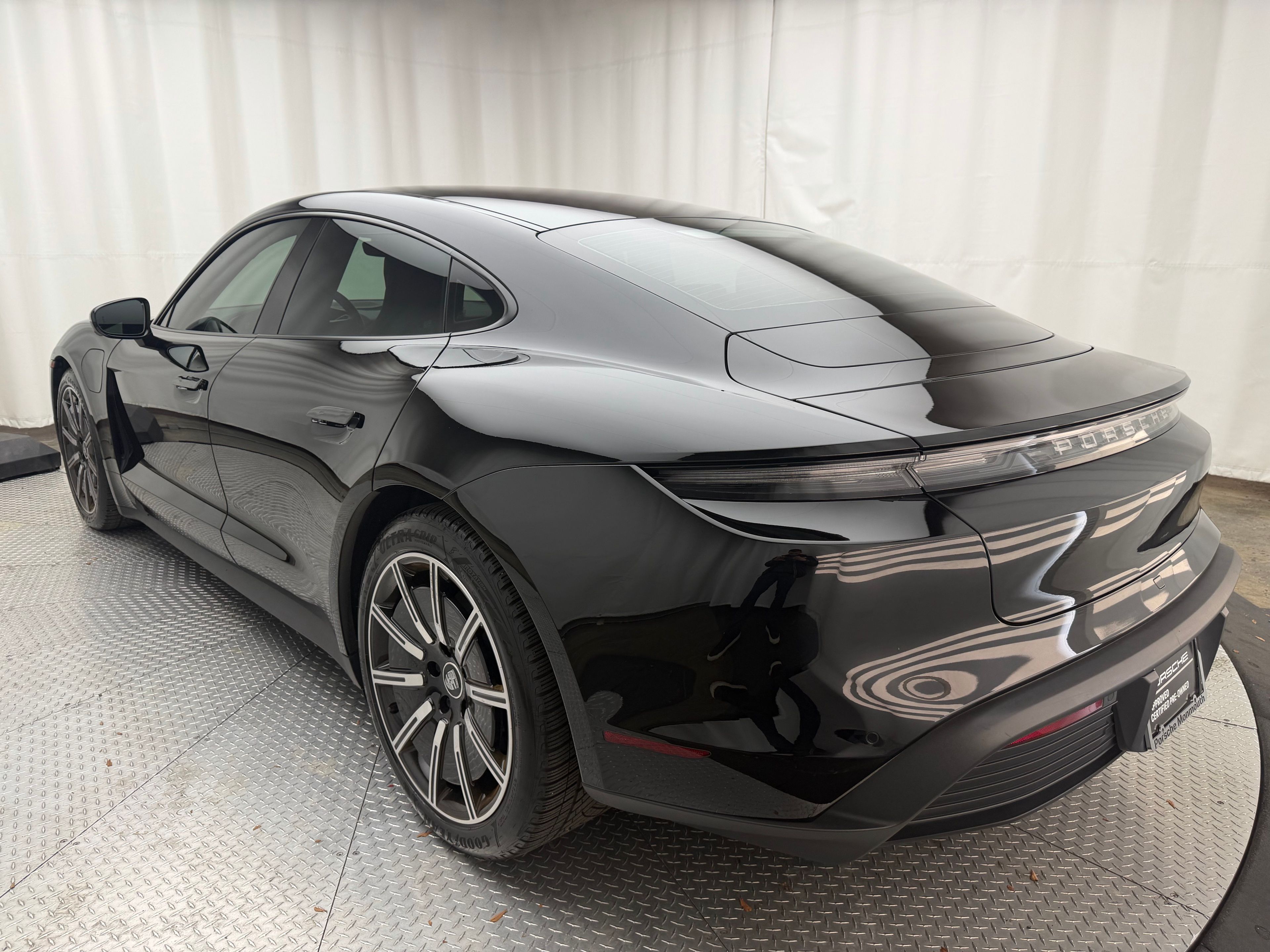 Thumbnail: 2021 Porsche Taycan - 3